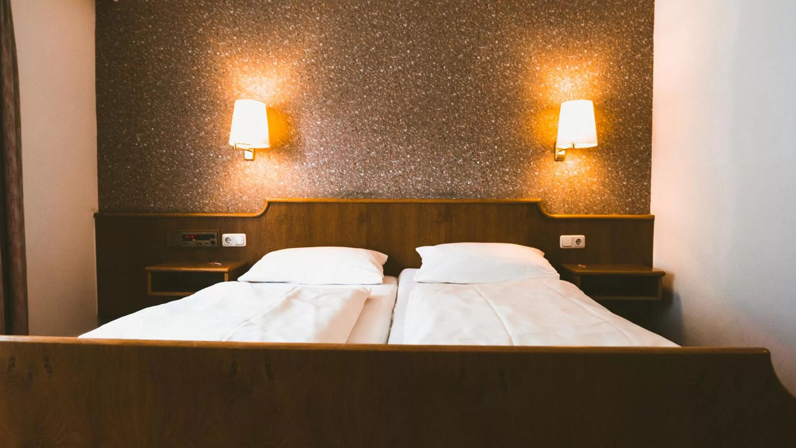 Bed in Hotel Büchner Garni