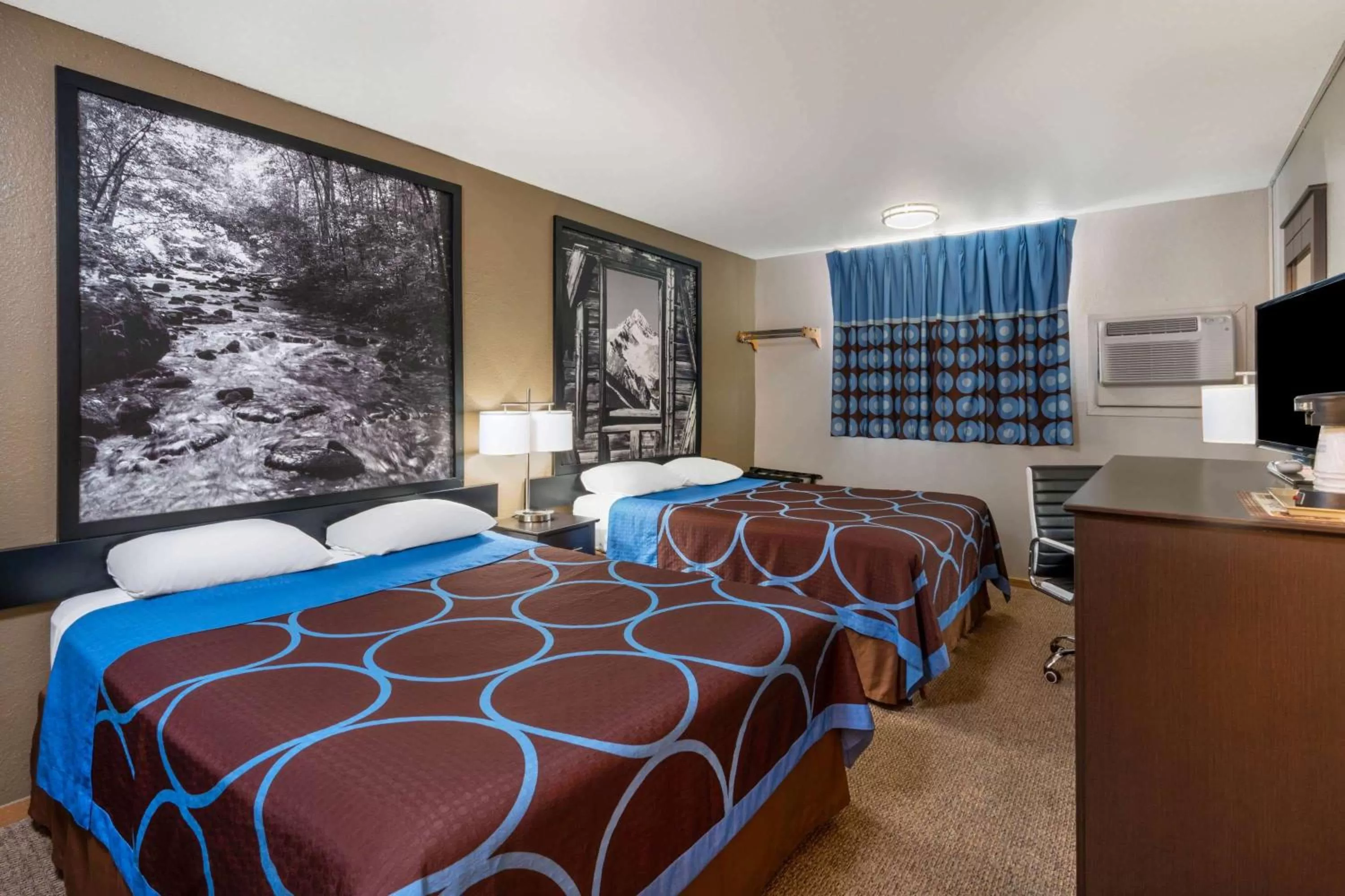 Photo of the whole room, Bed in Super 8 by Wyndham Cortez/Mesa Verde Area