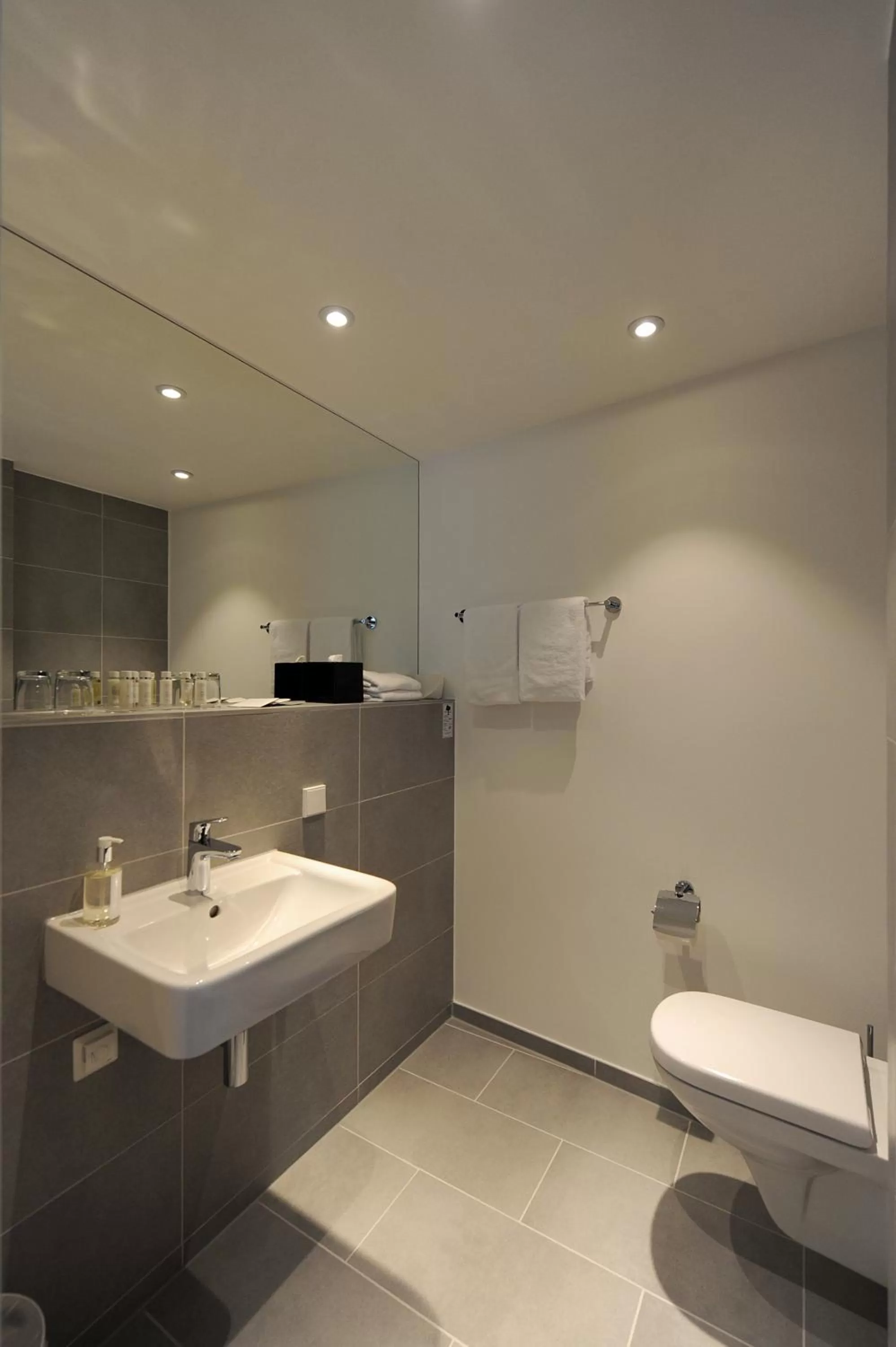 Toilet in Bayer 89 Vi Vadi Hotel