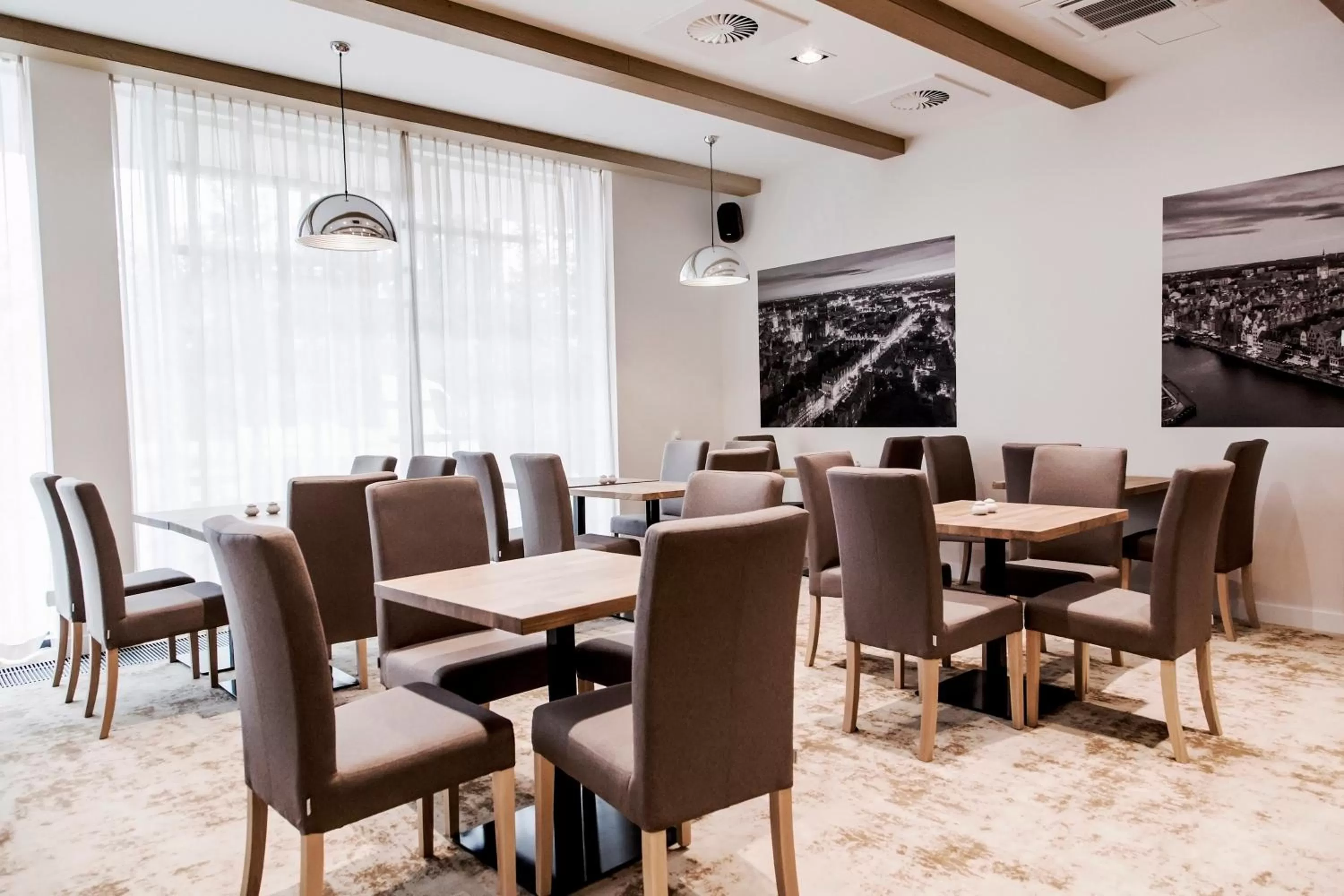 Restaurant/places to eat in Hotel Platan