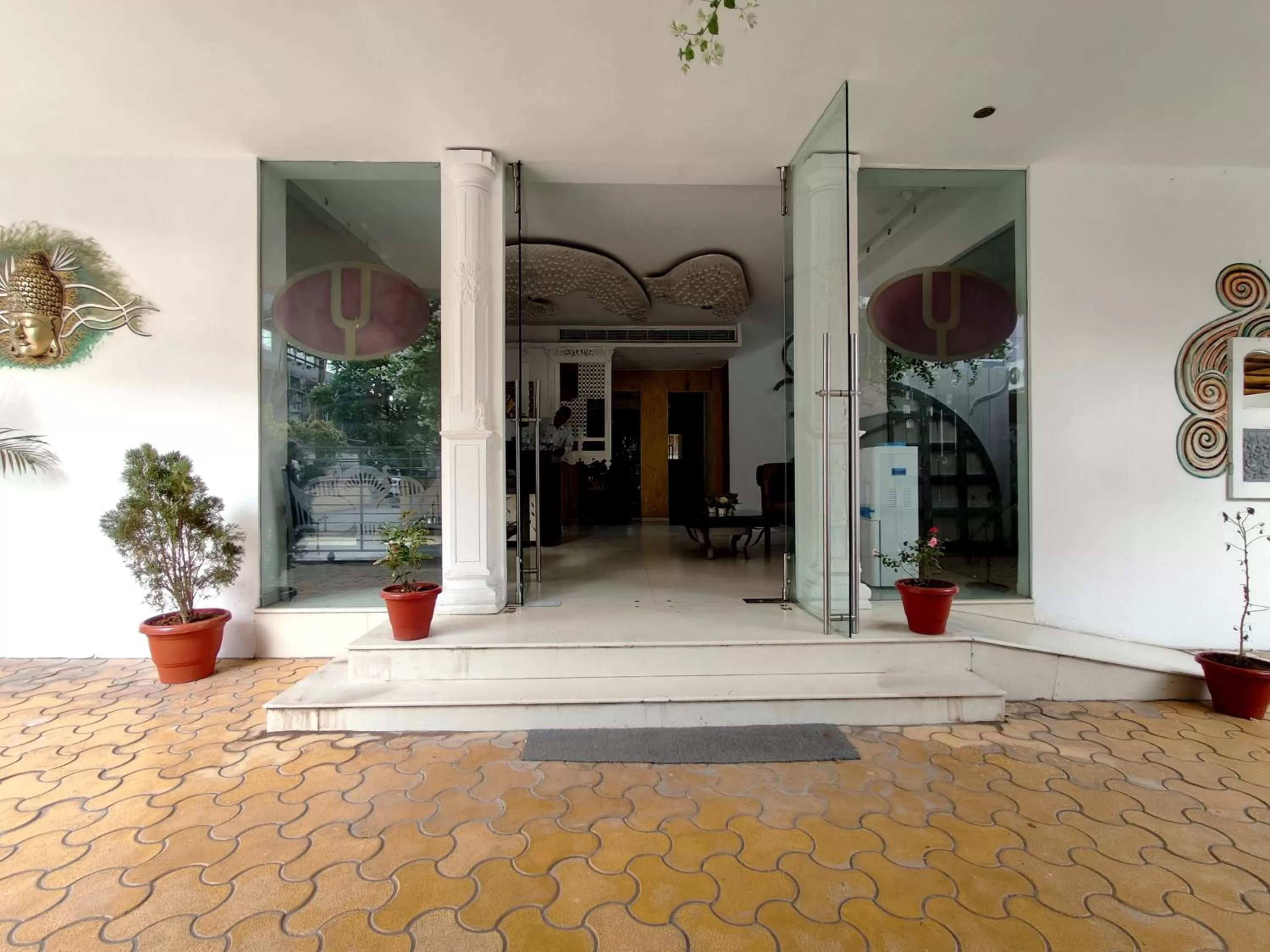 Facade/entrance in The Sky Imperial Hotel Yahvi