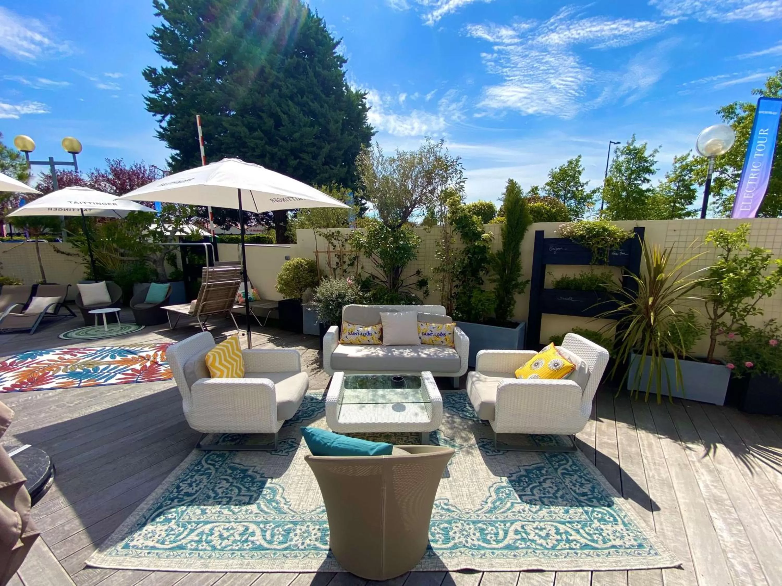 Property building in Best Western Plus Paris Saclay