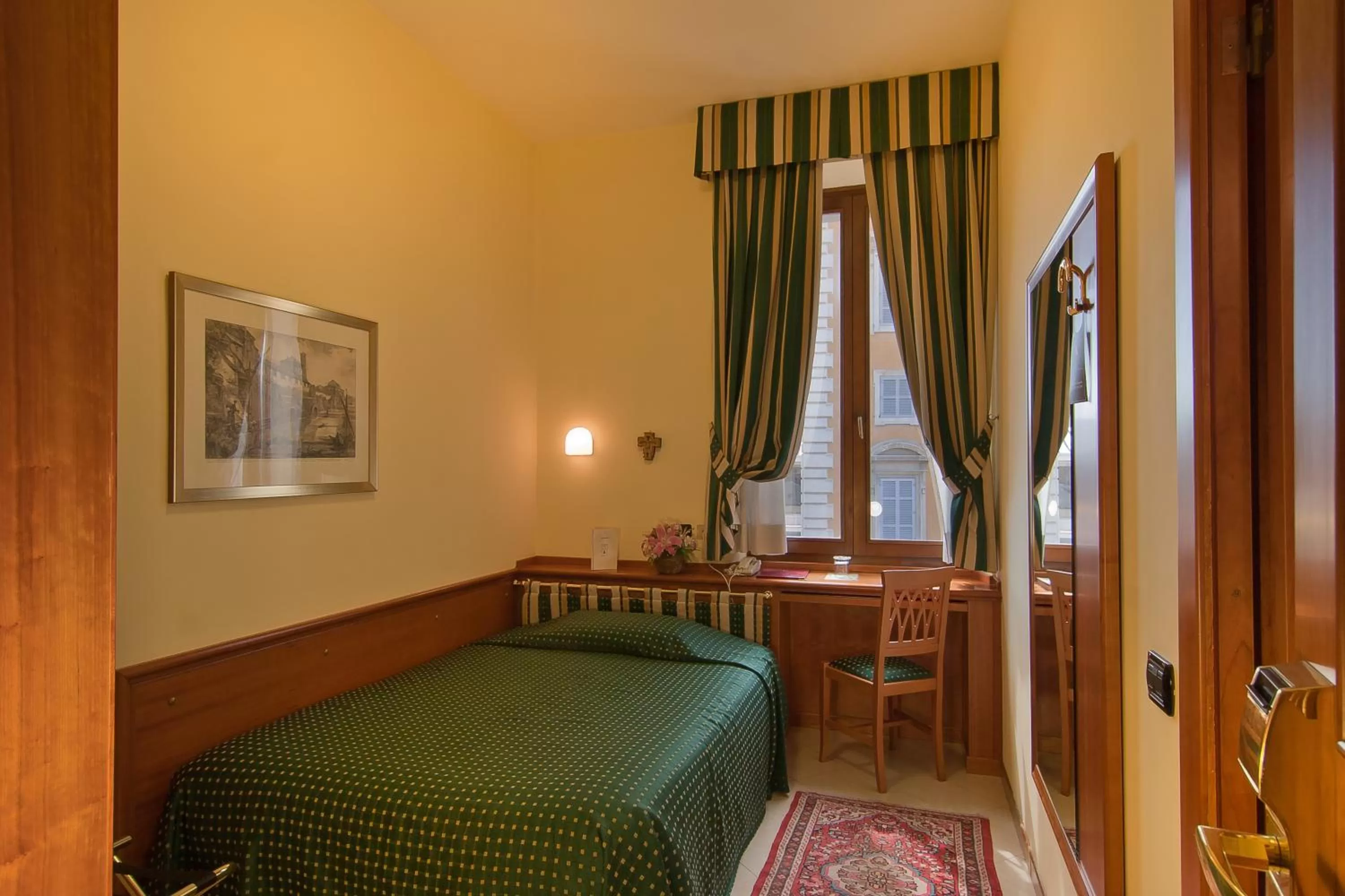 Photo of the whole room, Bed in Residenza Paolo VI