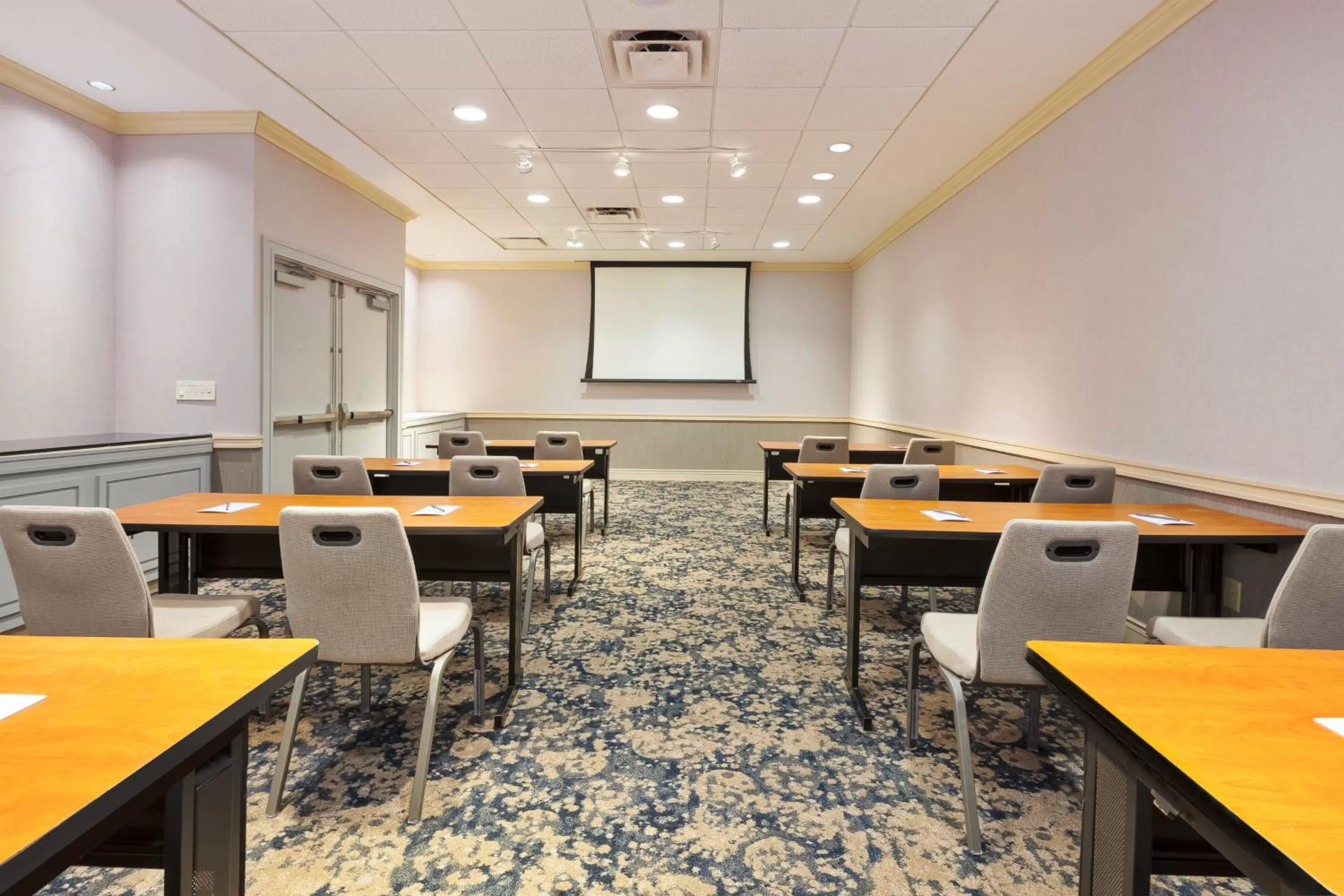 Meeting/conference room in Crowne Plaza Syracuse by IHG