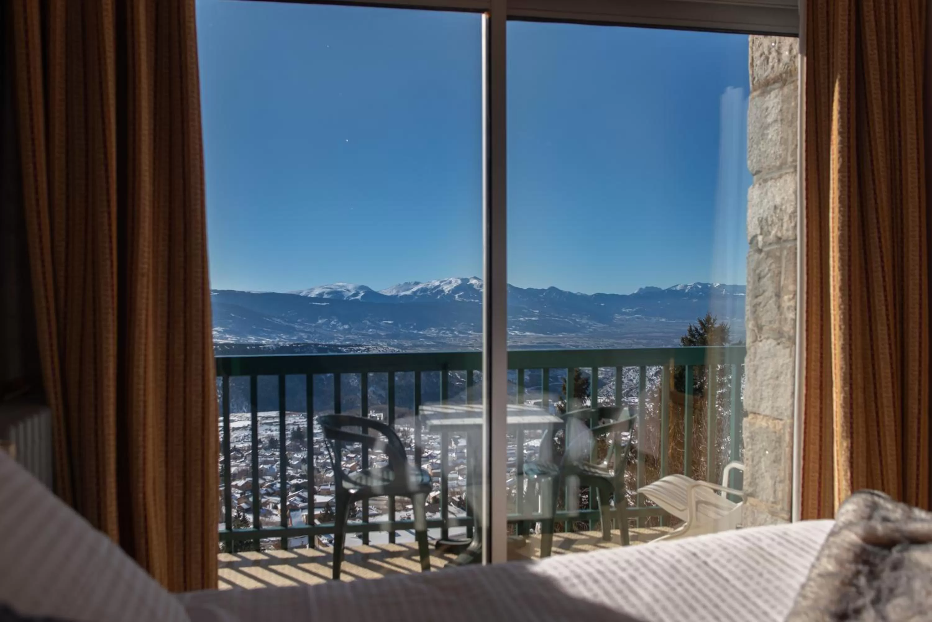 Bedroom in Hotel des Pyrénées