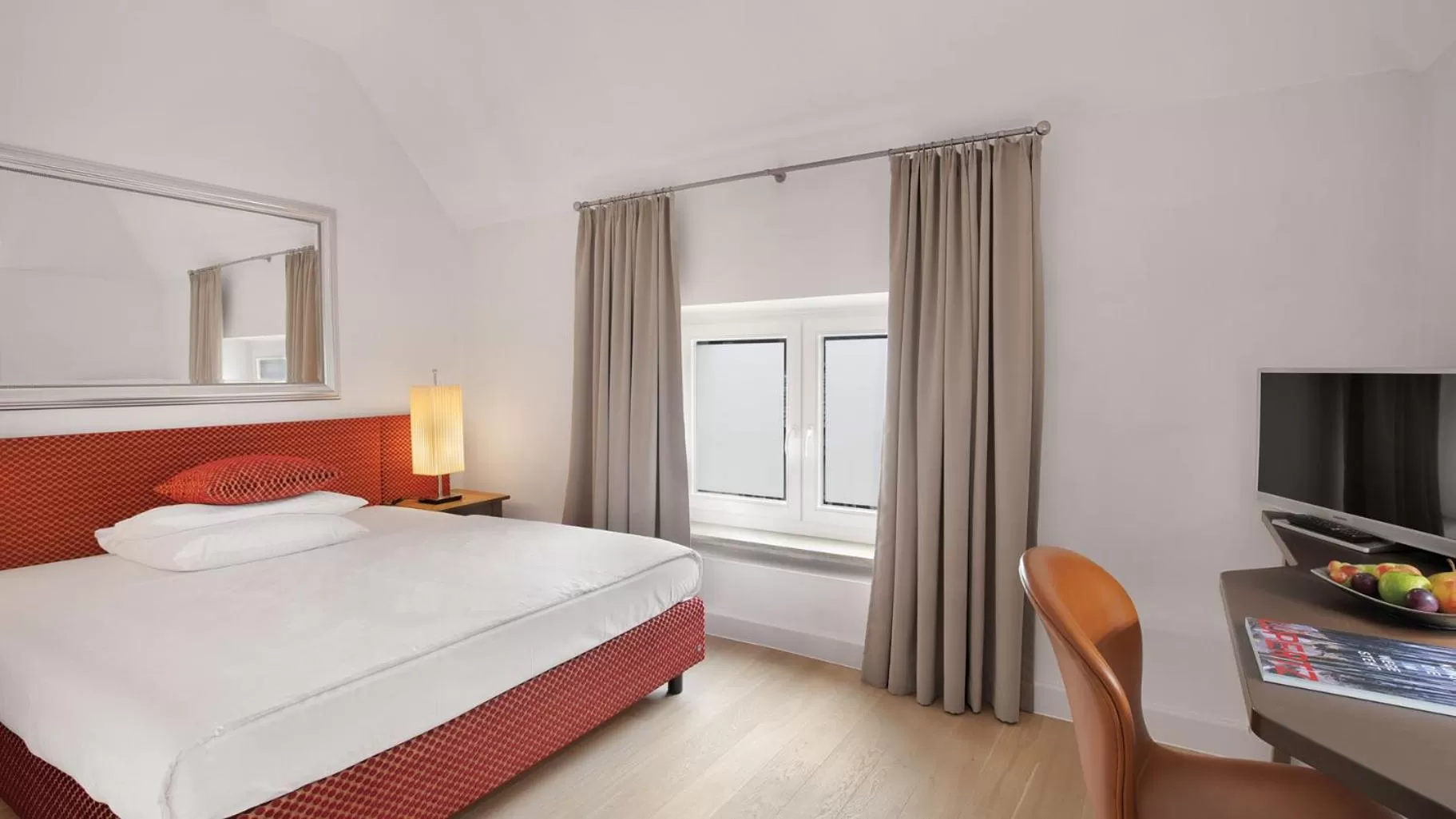 Photo of the whole room, Bed in Boutiquehotel Dreesen - Villa Godesberg