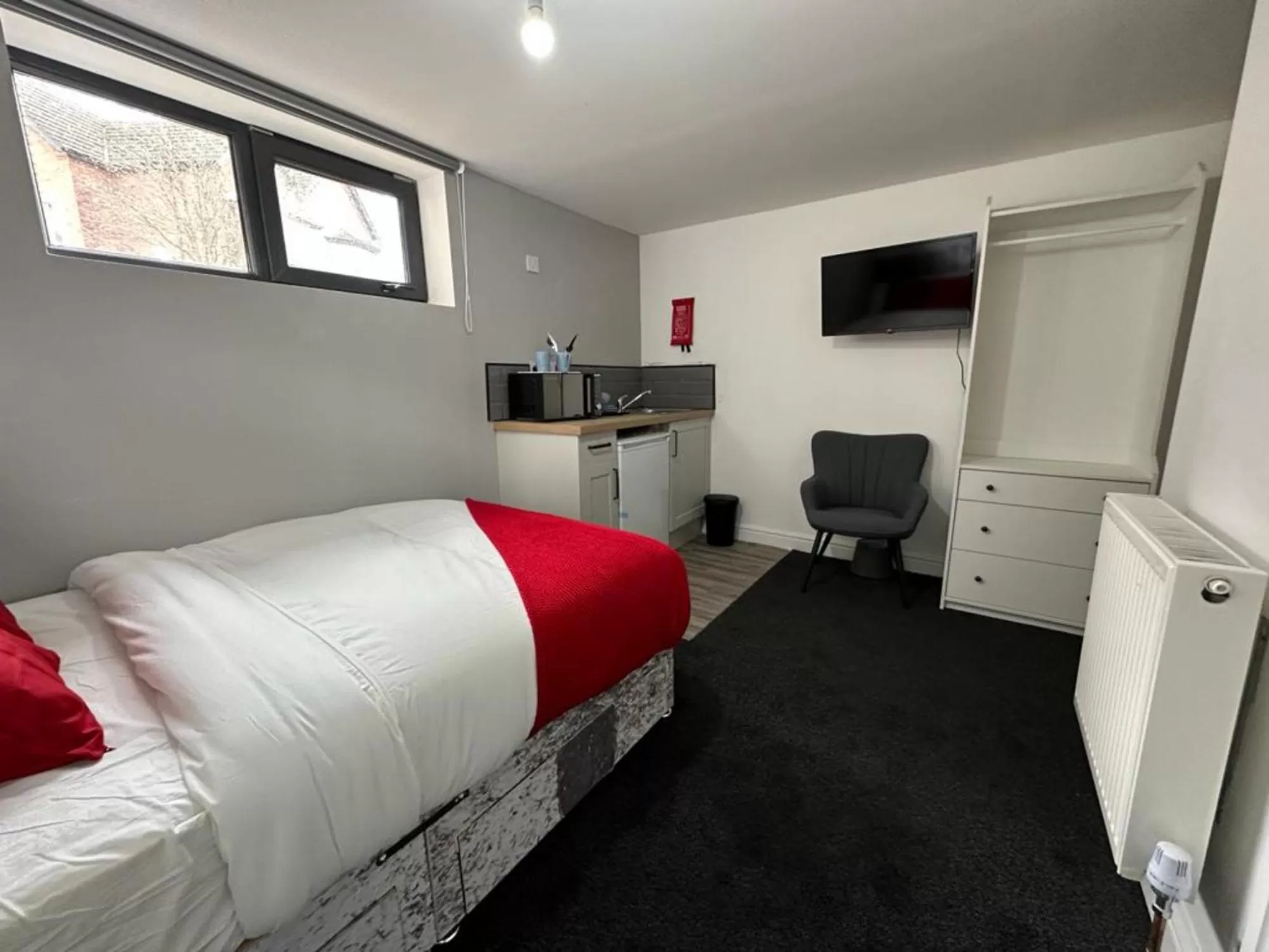 Bed in The Fishpond - Premier Nottingham Studios