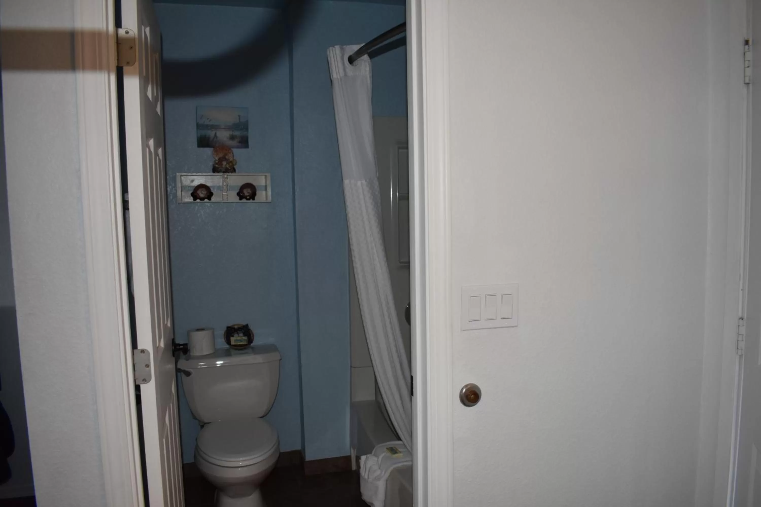 Bathroom in Lighthouse Cove Inn