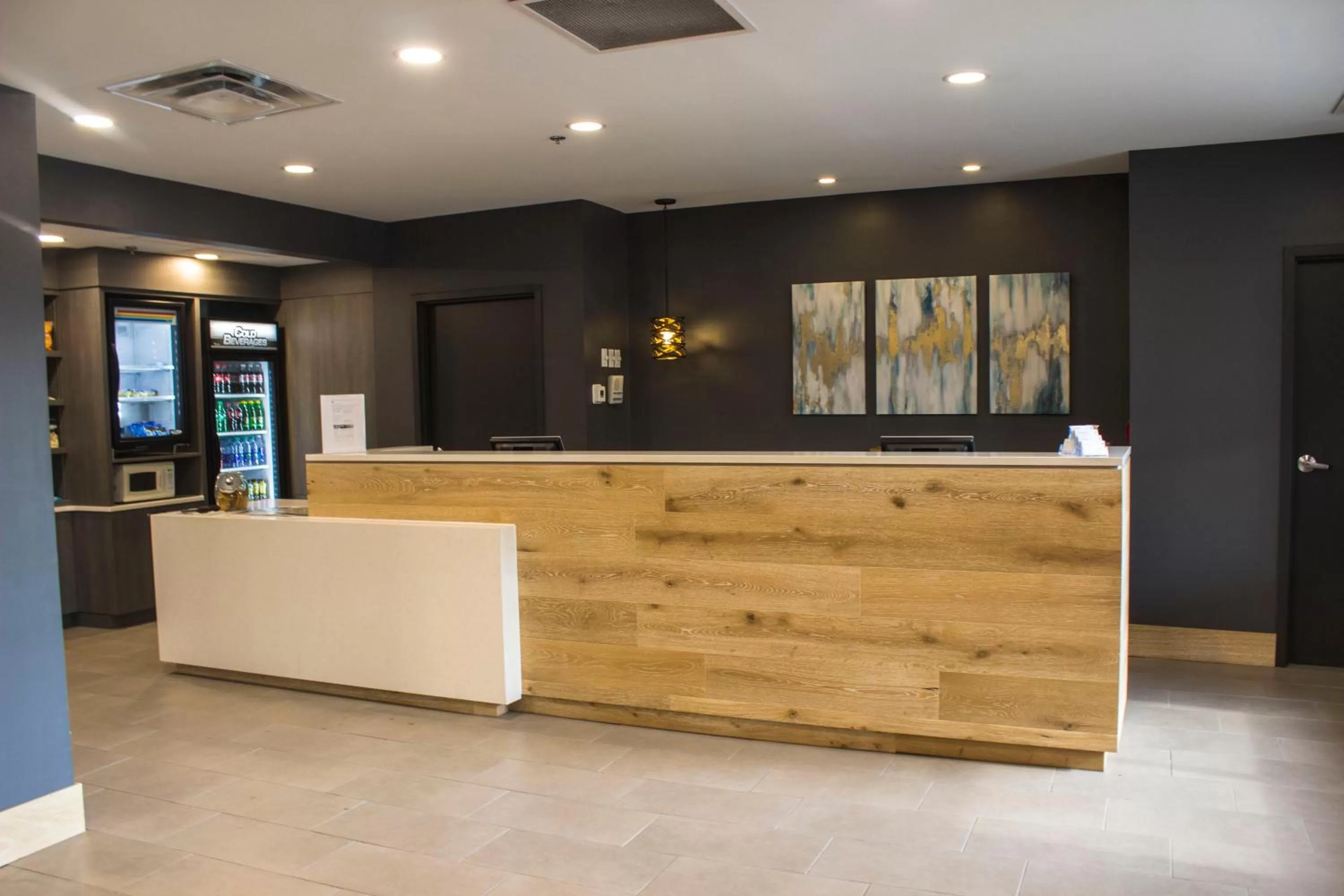 Lobby or reception in Country Inn & Suites by Radisson, Niagara Falls, ON