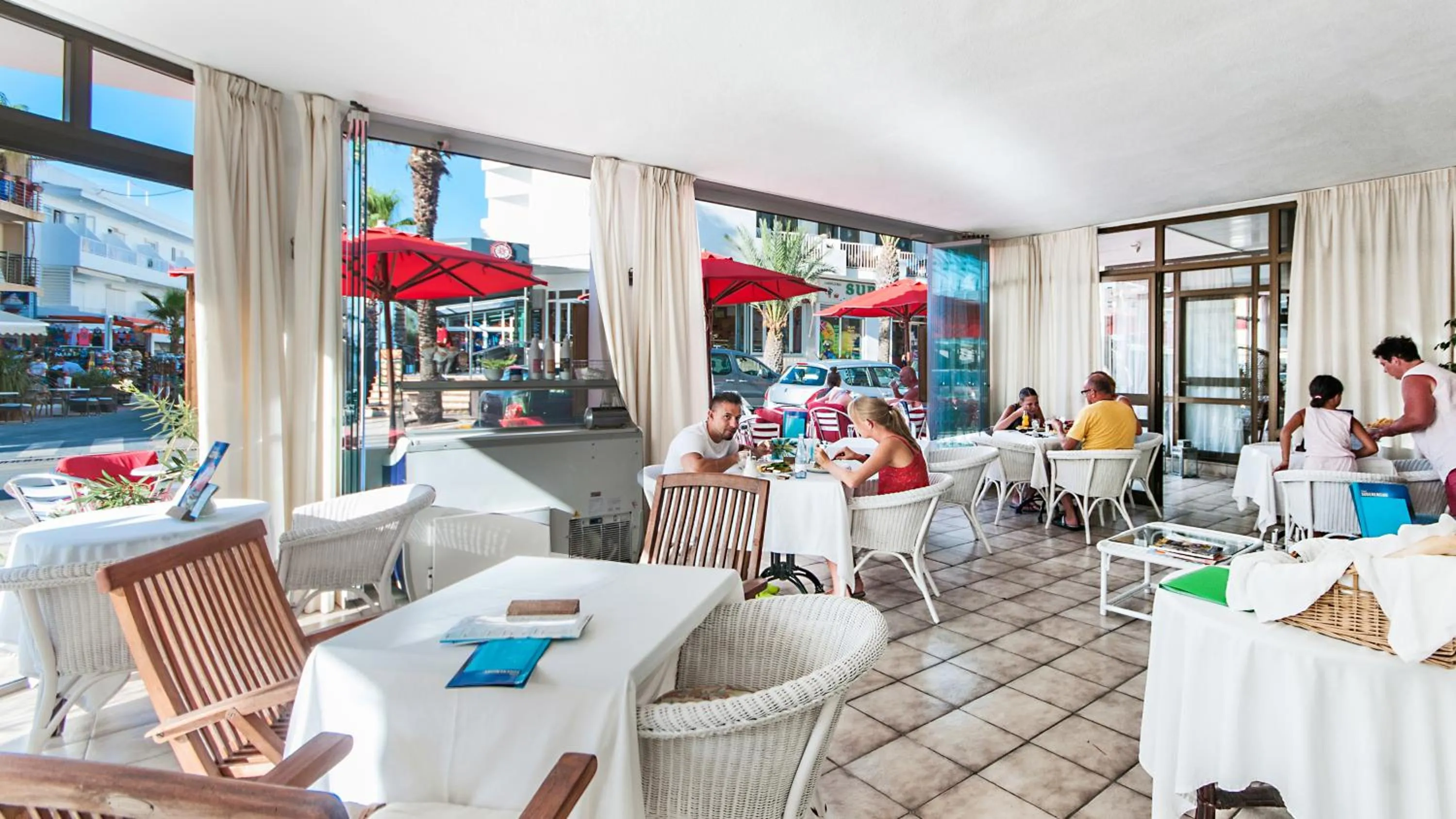 Restaurant/places to eat in Galaxia Boutique Hotel