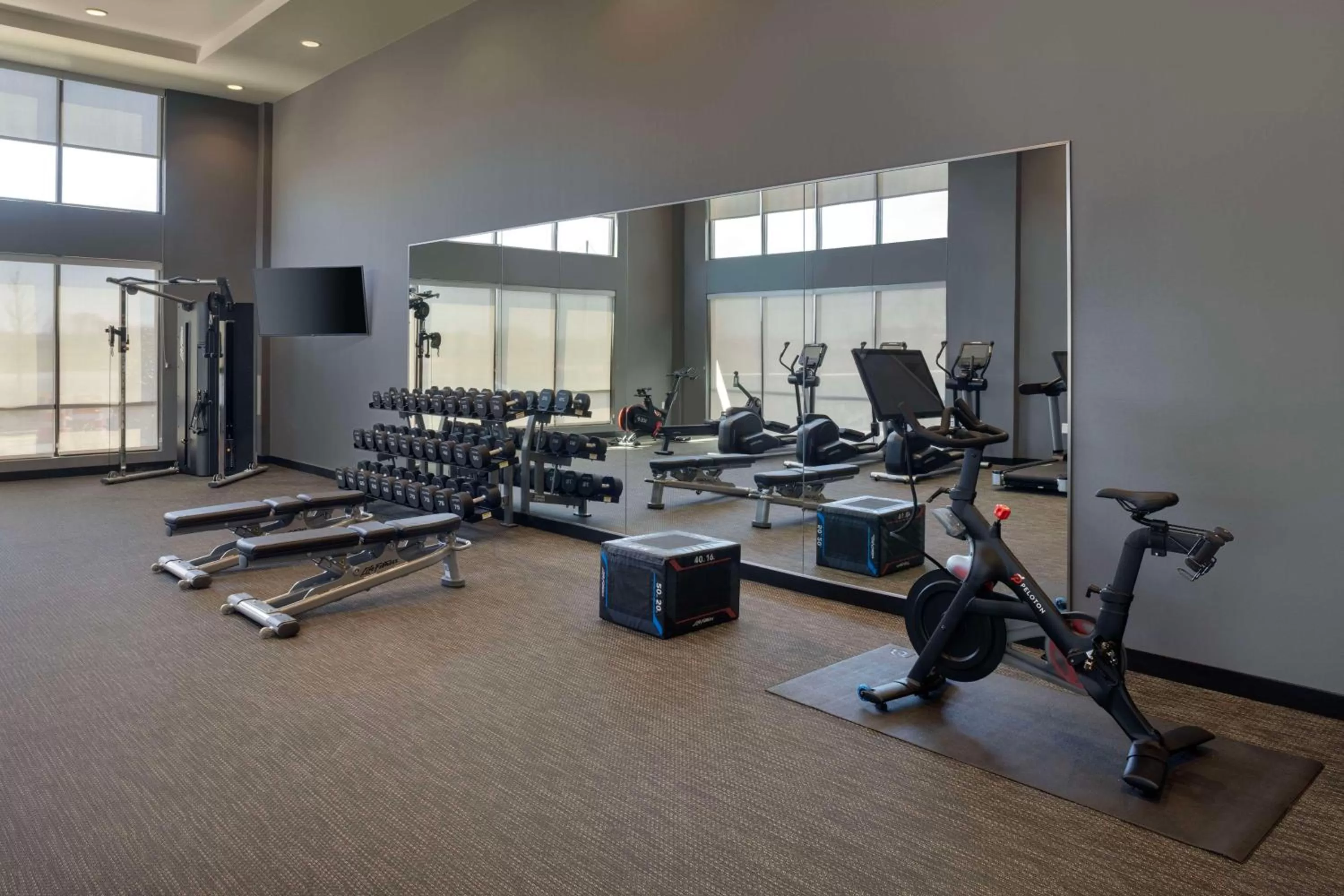 Fitness centre/facilities in Embassy Suites By Hilton Bowling Green