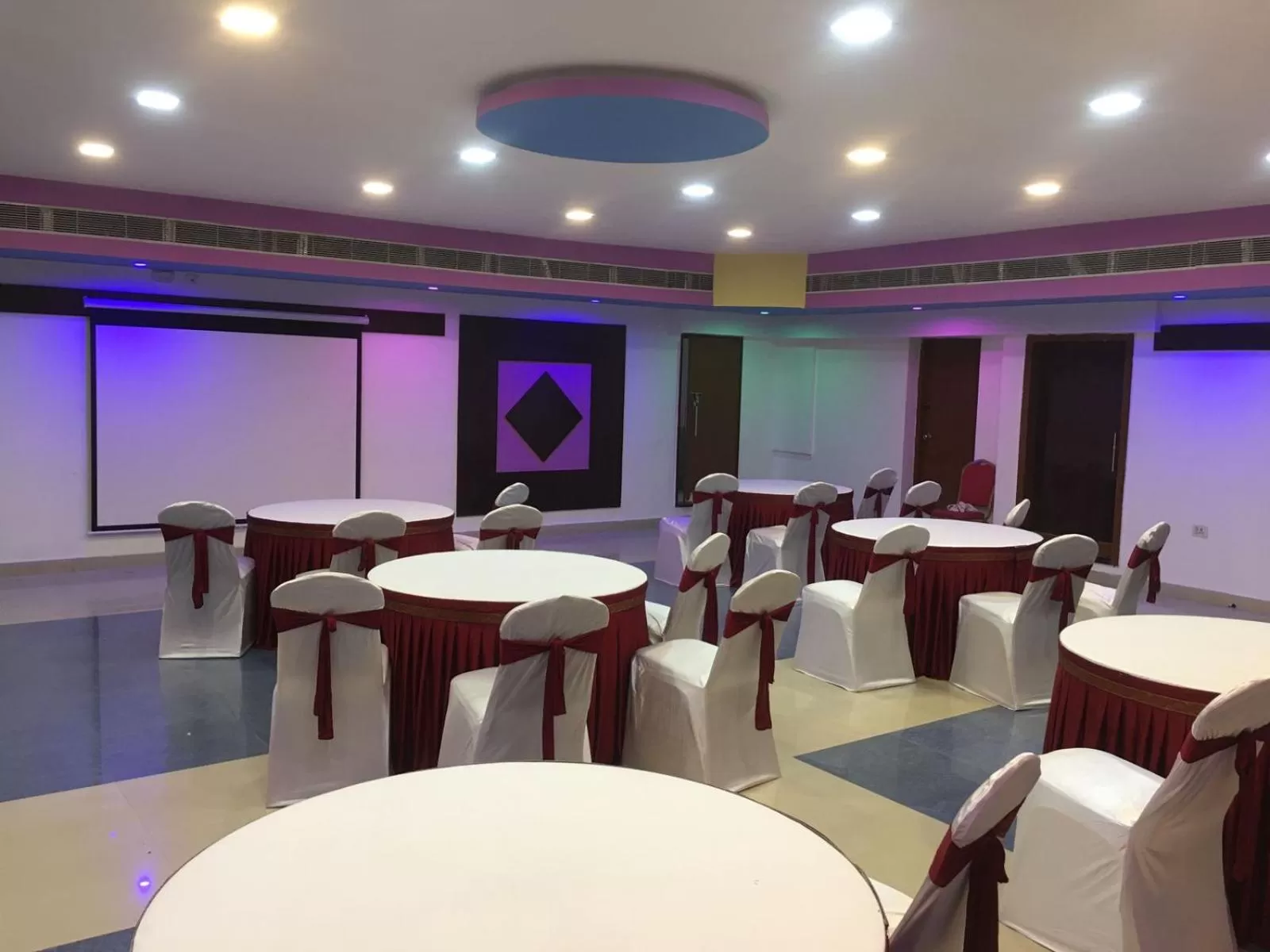 Restaurant/places to eat in The Dolphin Park Hotel, Virugambakkam