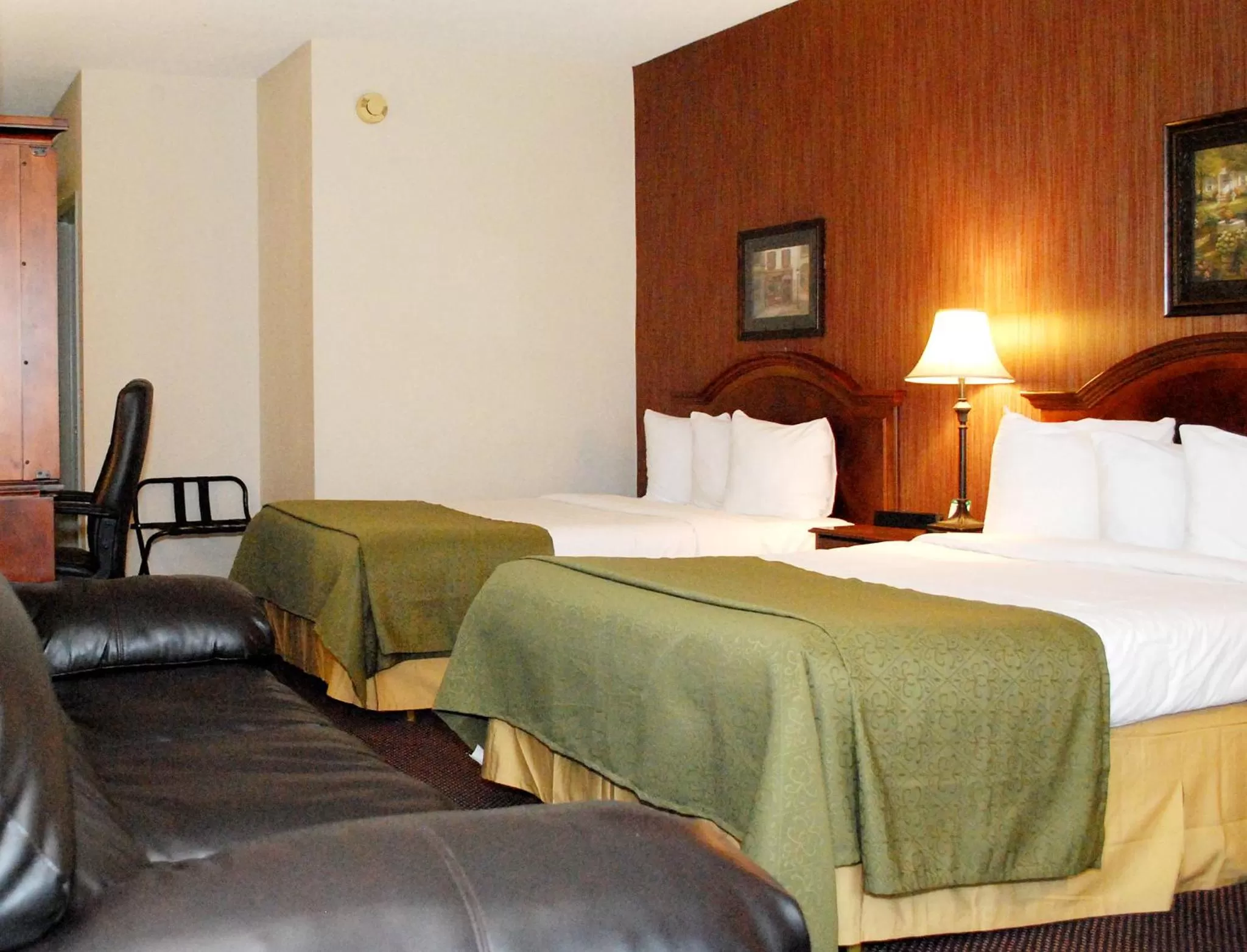 Bed in Travel Inn - Watertown NY