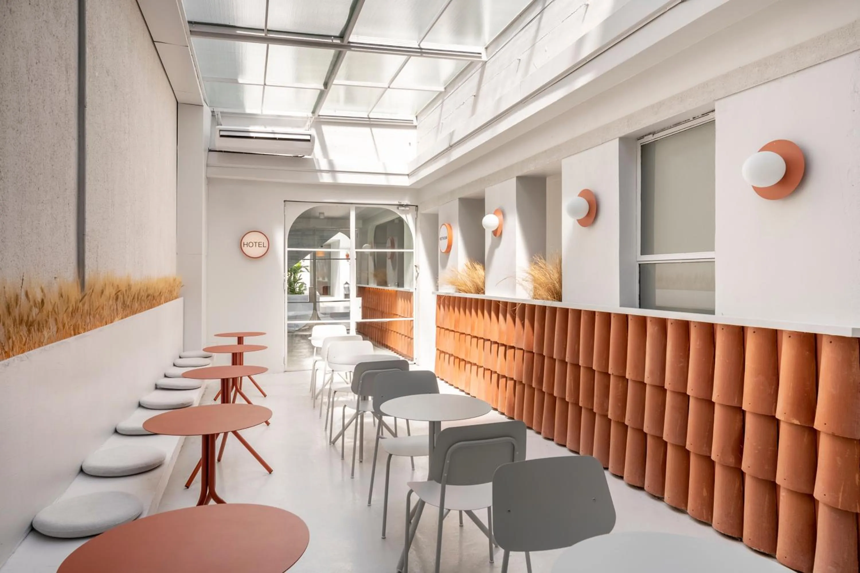 Restaurant/places to eat in 5411 Soho Hotel