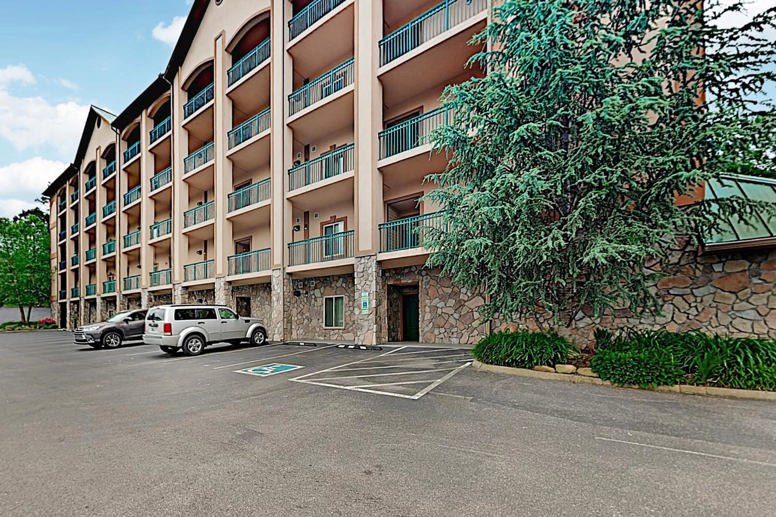 Property Building in Summit Manor Condos Unit B3052