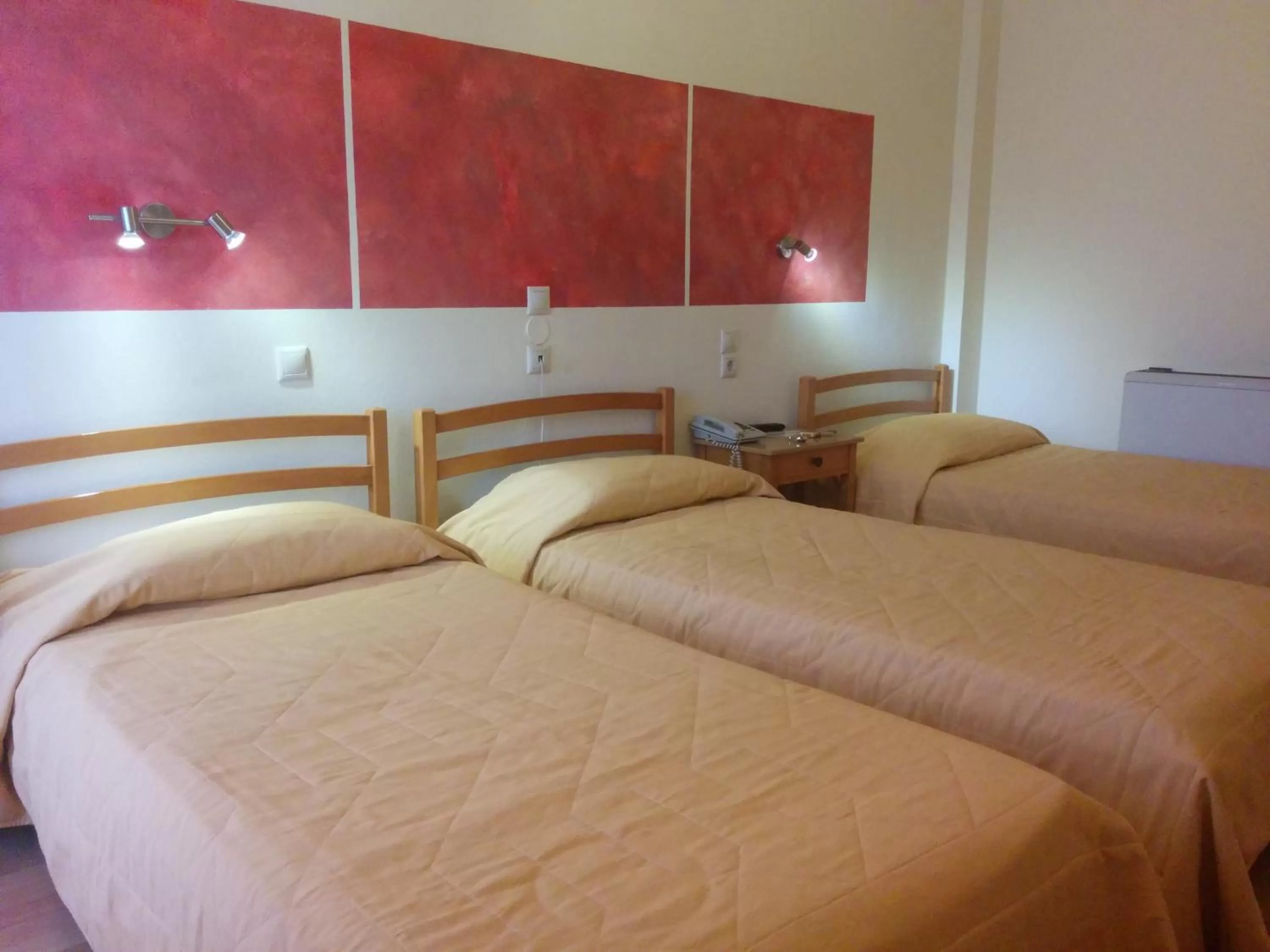 Photo of the whole room, Bed in Hotel Atlantis