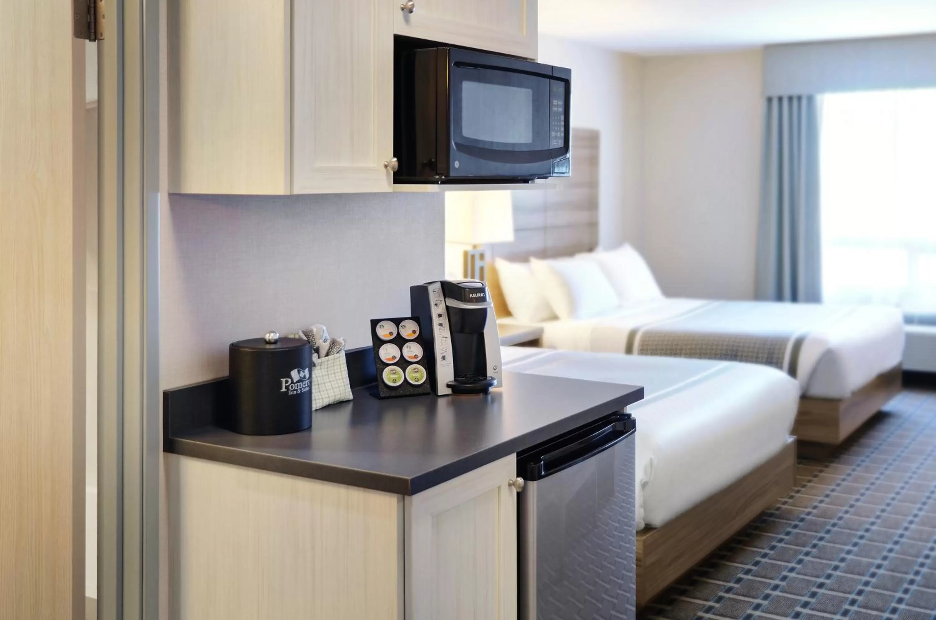 Day, Bed in Pomeroy Inn and Suites Vermilion