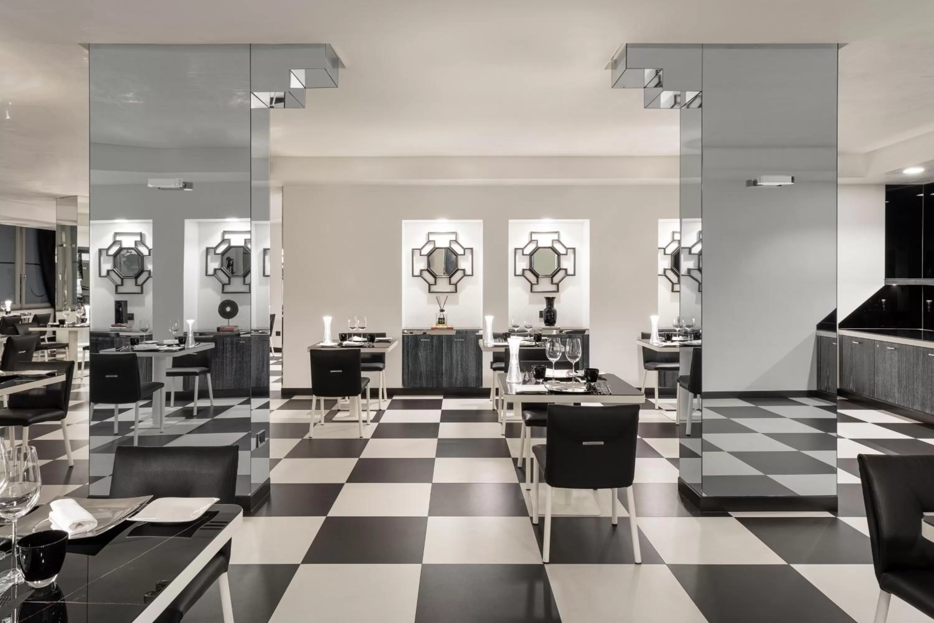 Restaurant/places to eat in LHP Napoli Palace & SPA