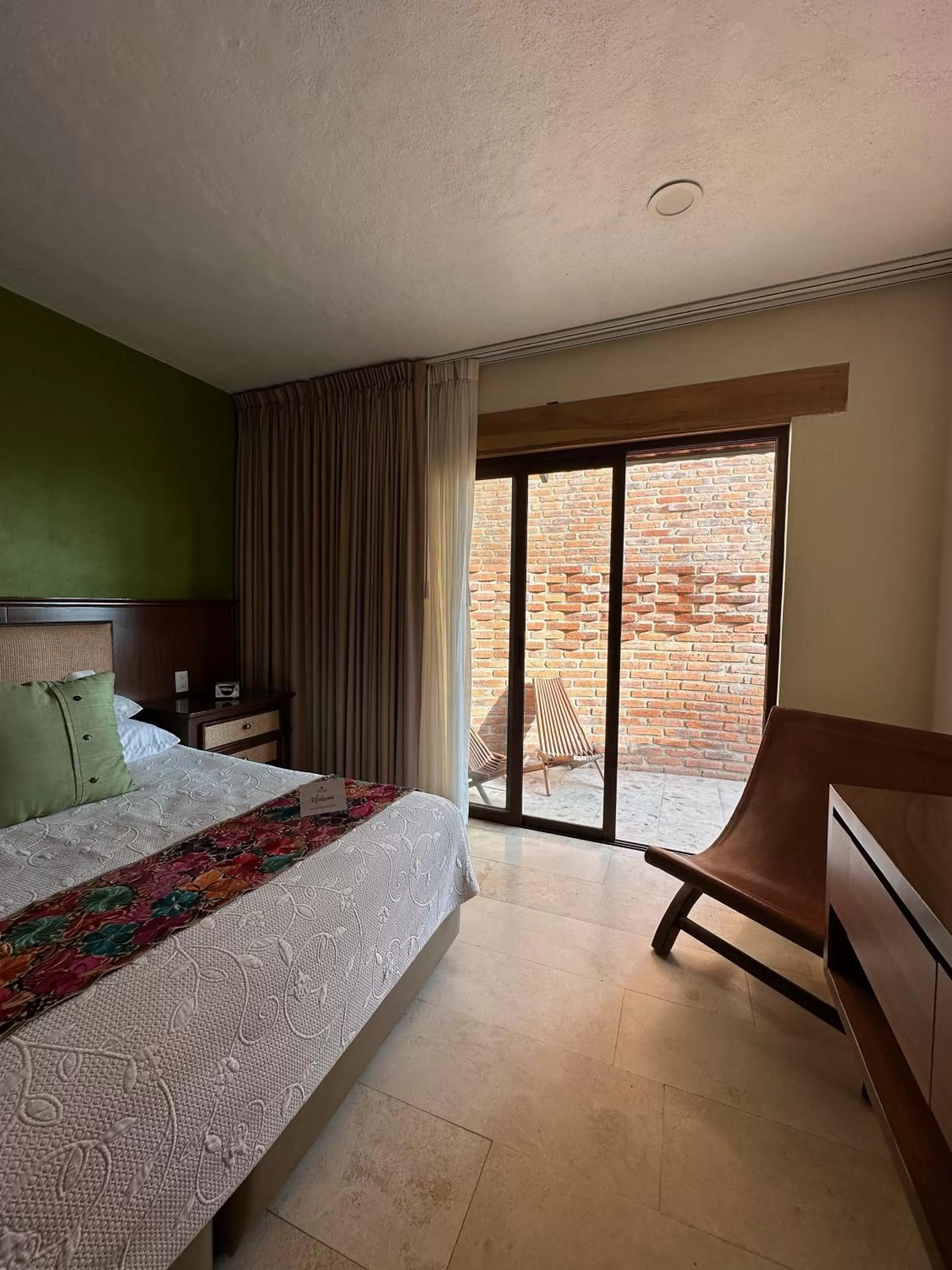 Bed in Hotel Lindo Ajijic Bed & Breakfast