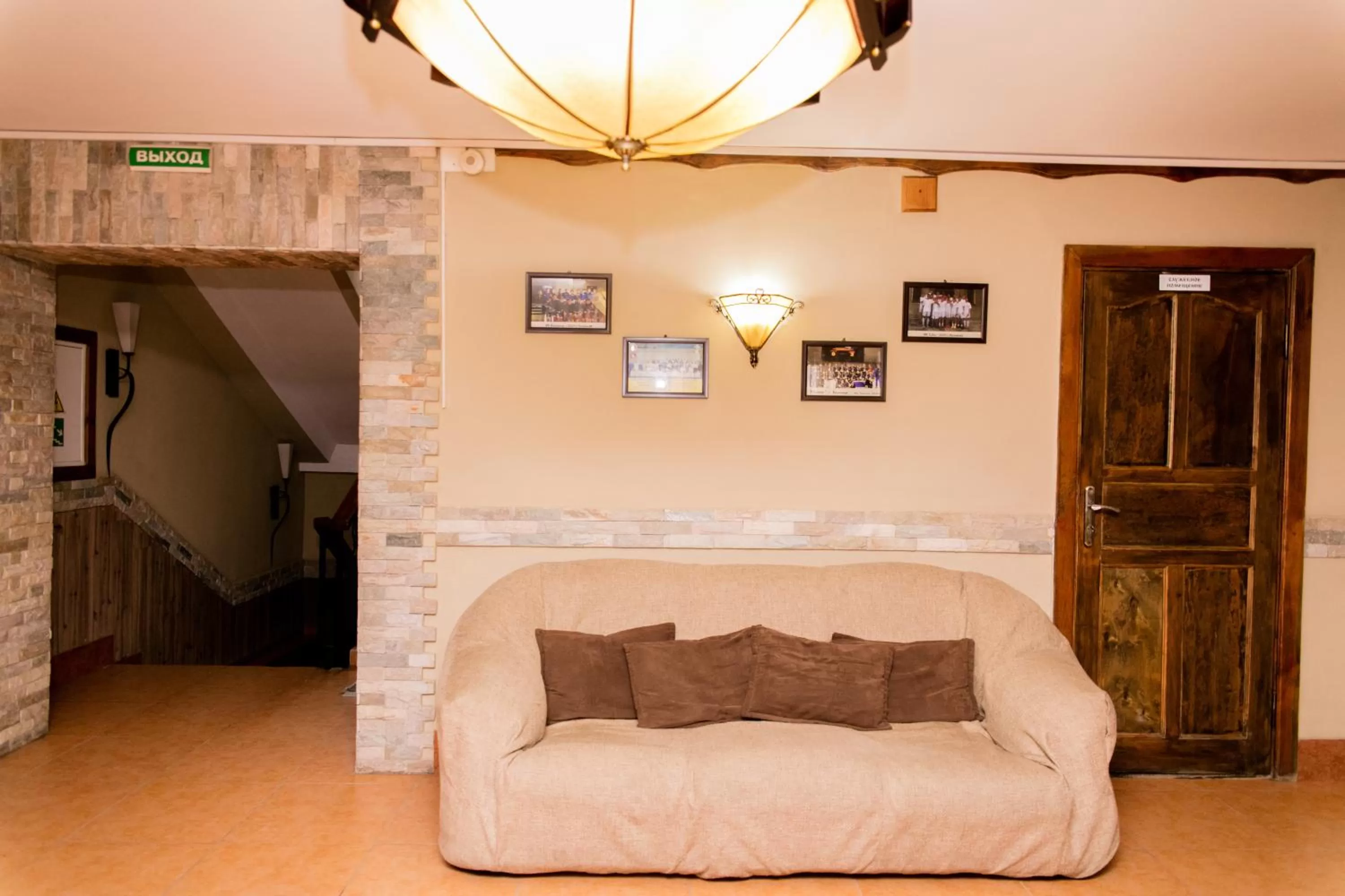 Communal lounge/ TV room, Bed in GALIRAD Hotel
