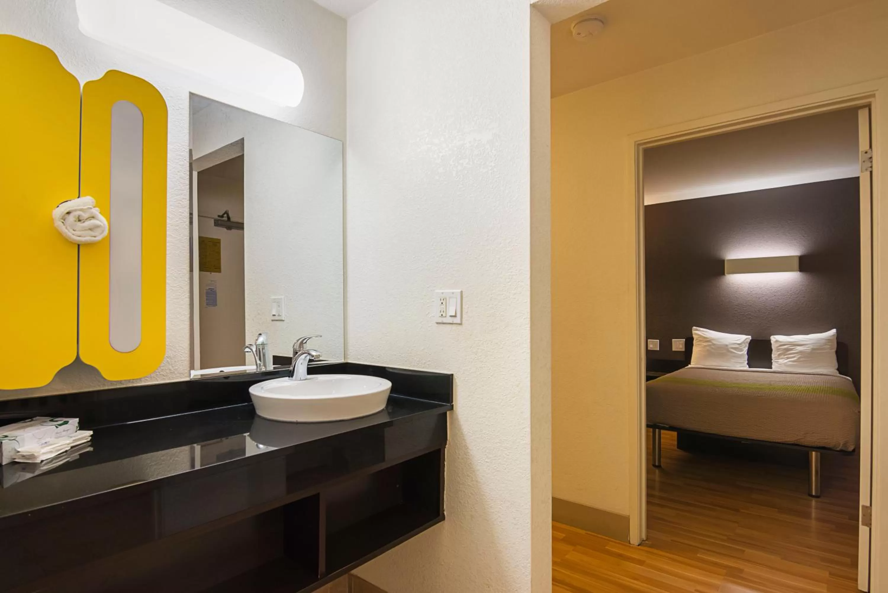 Photo of the whole room, Bed in Studio 6-Concord, CA