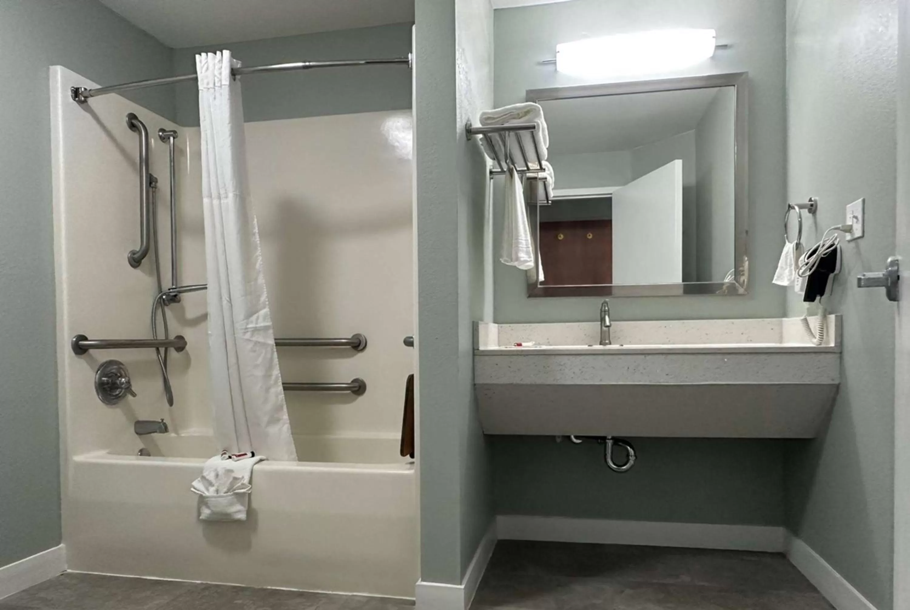 Bathroom in Days Inn & Suites by Wyndham Jennings