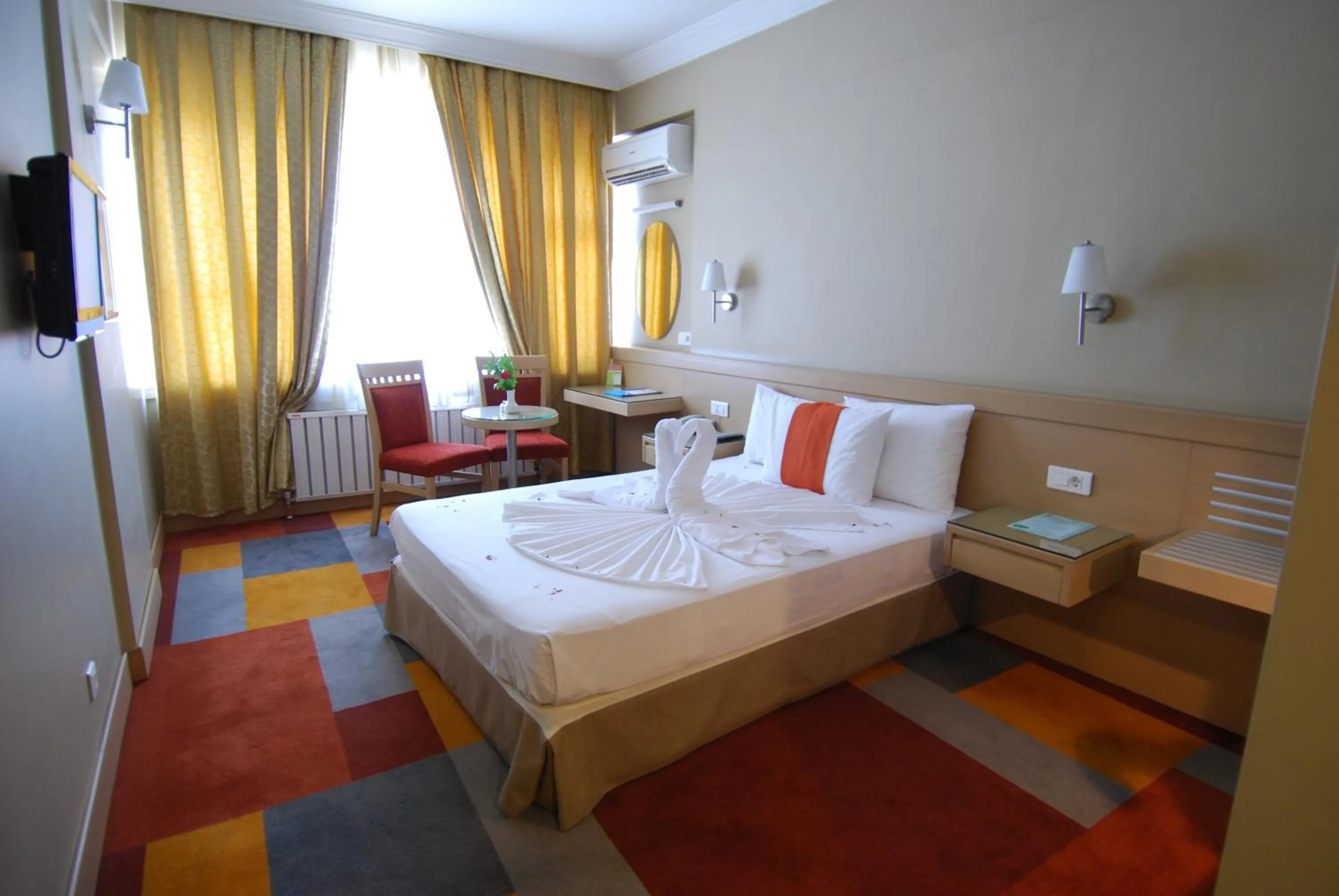 Photo of the whole room, Bed in SV Business Hotel Diyarbakır