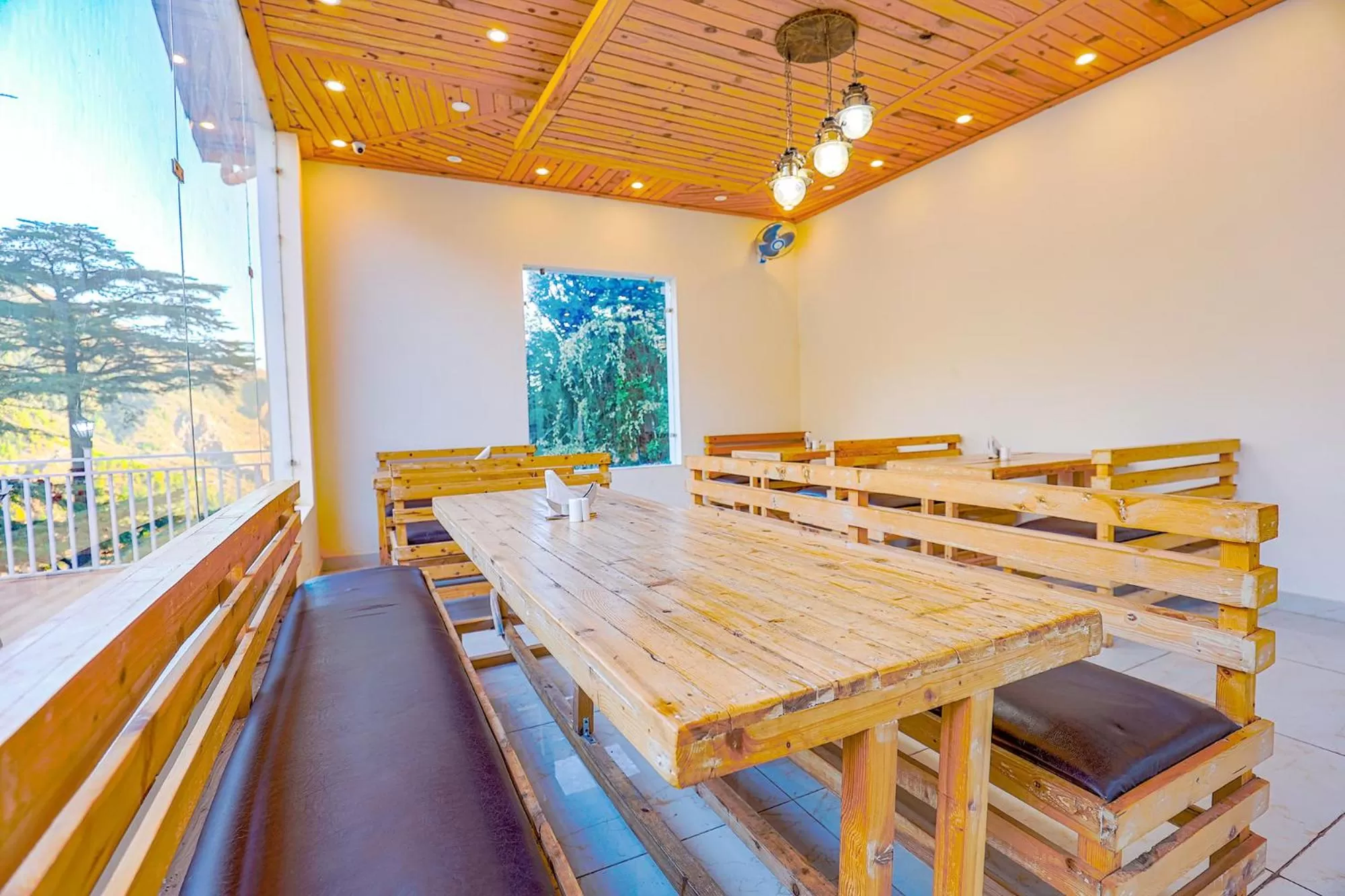 Restaurant/places to eat in FabHotel Green Origins