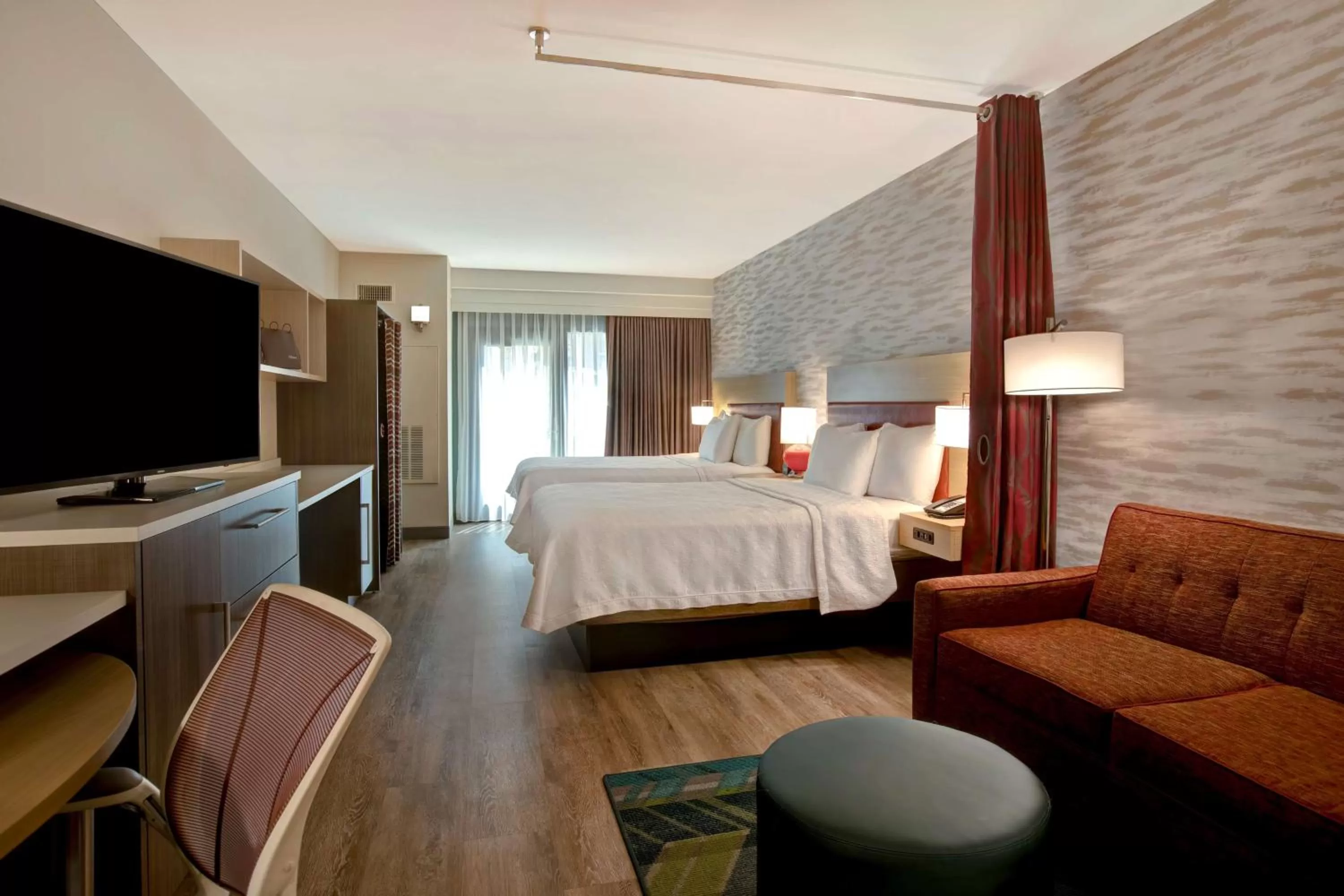 Living room, Bed in Home2 Suites By Hilton San Antonio on the Riverwalk