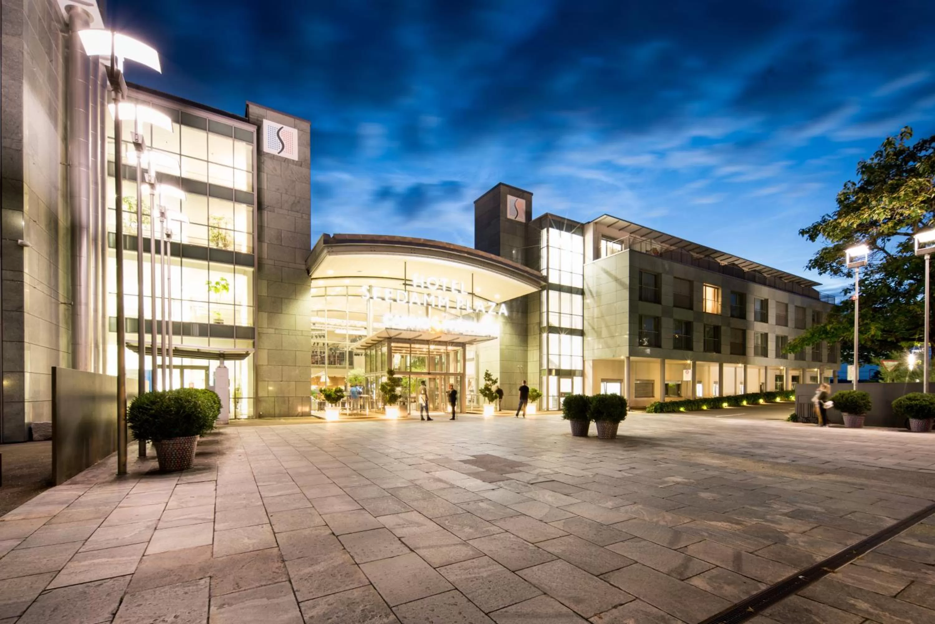 Property building in Seedamm Plaza