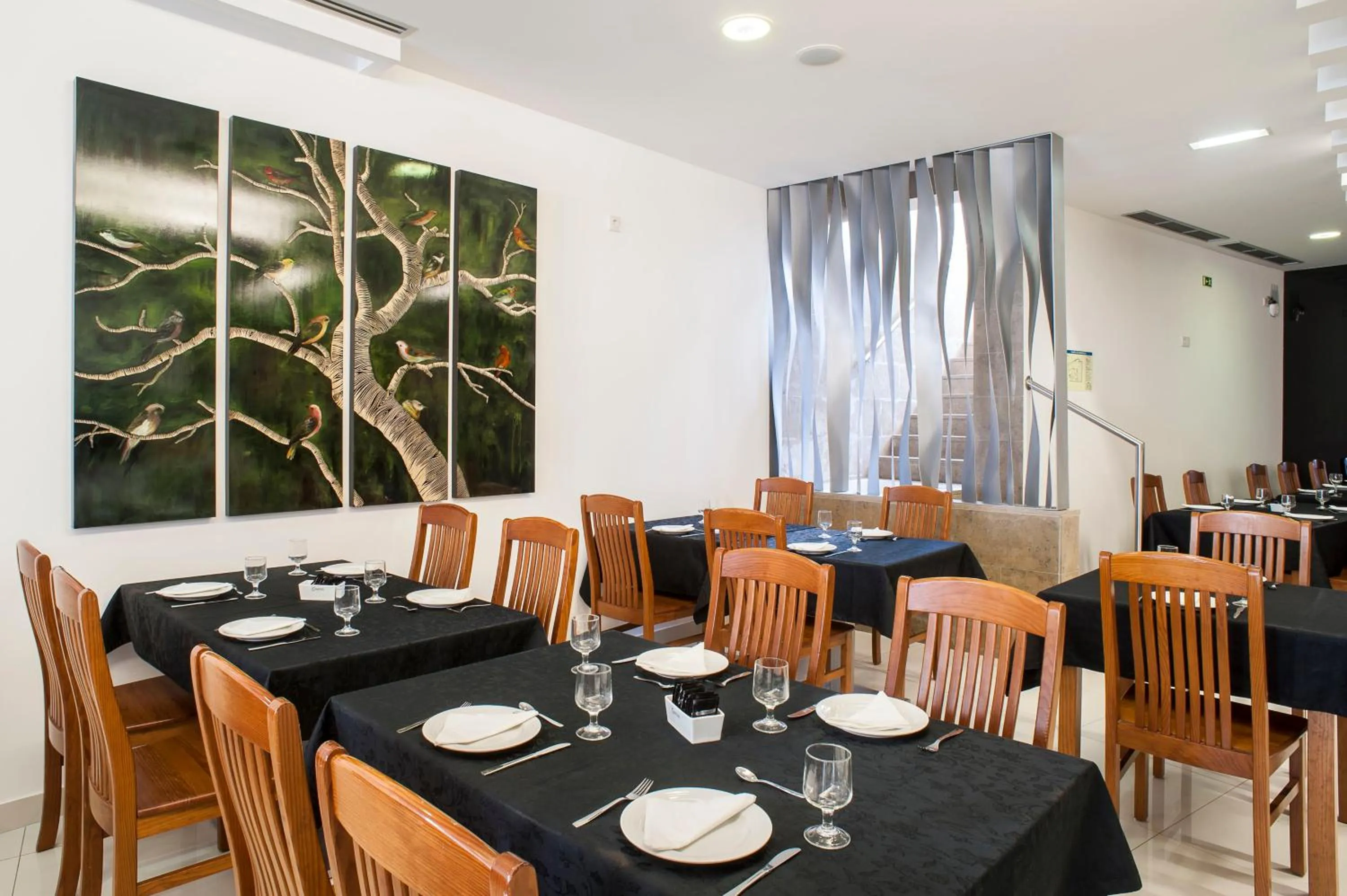 Restaurant/places to eat in Hotel Genesis