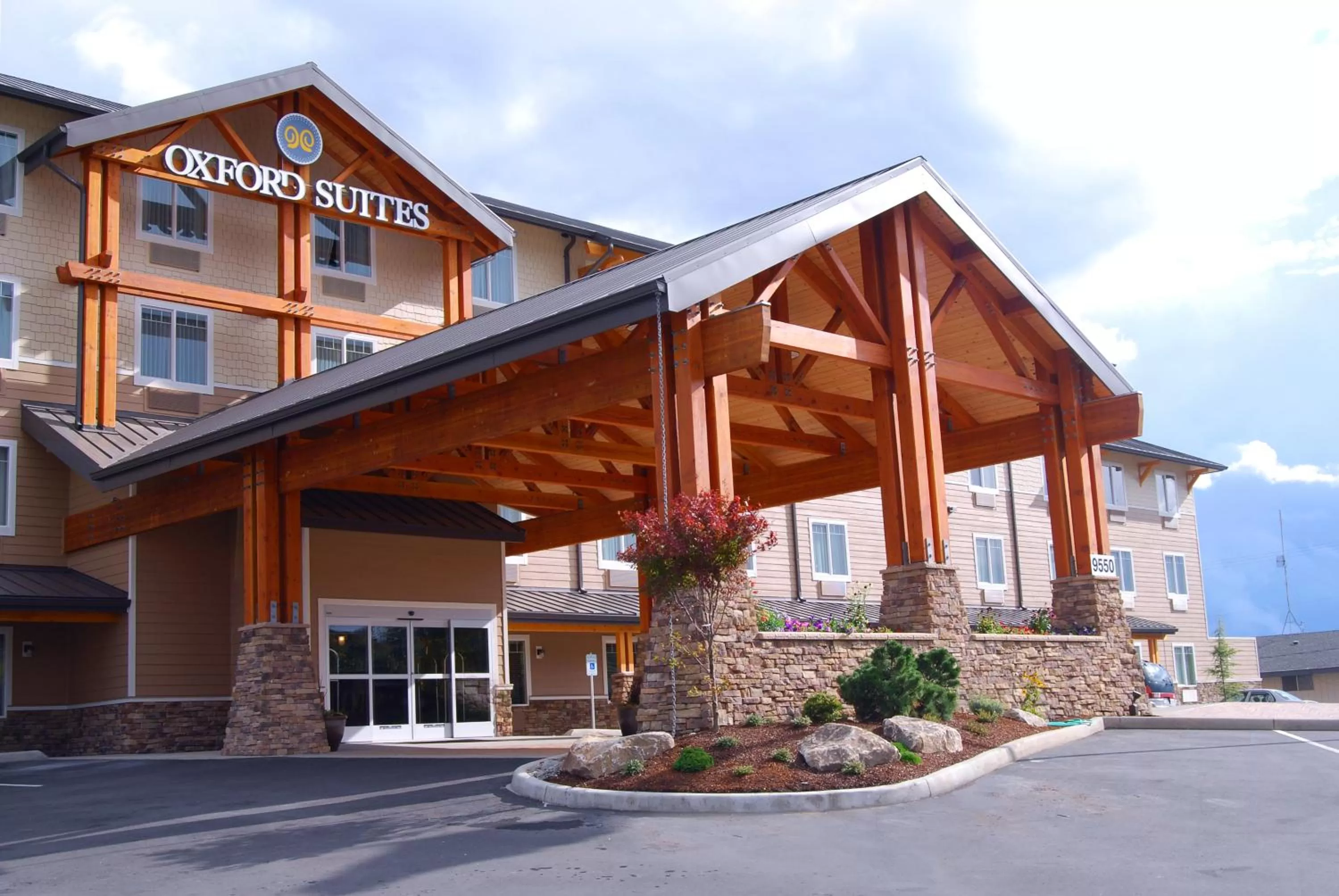 Facade/entrance in Oxford Suites Silverdale