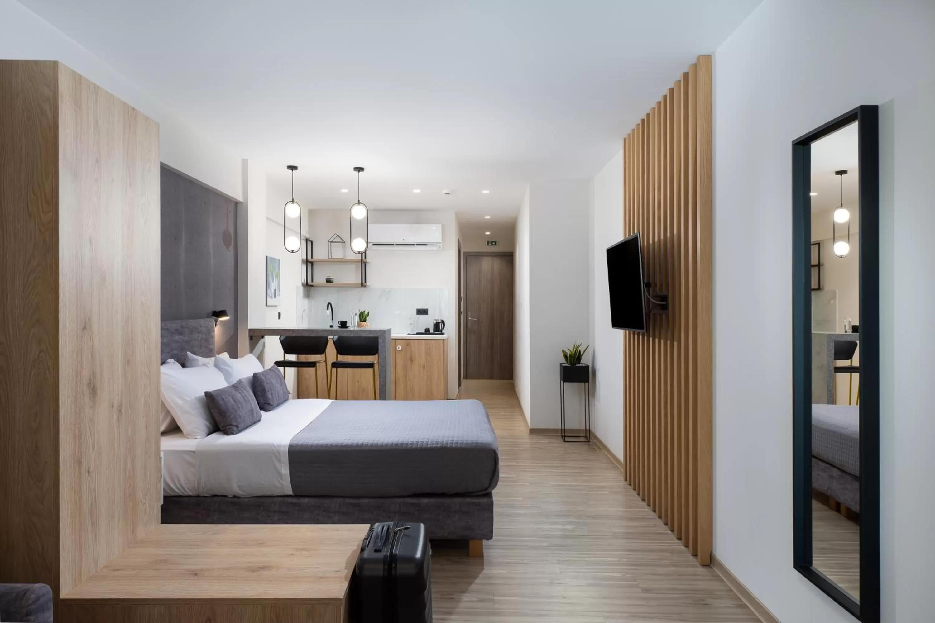 Photo of the whole room, Bed in Enattica Suites