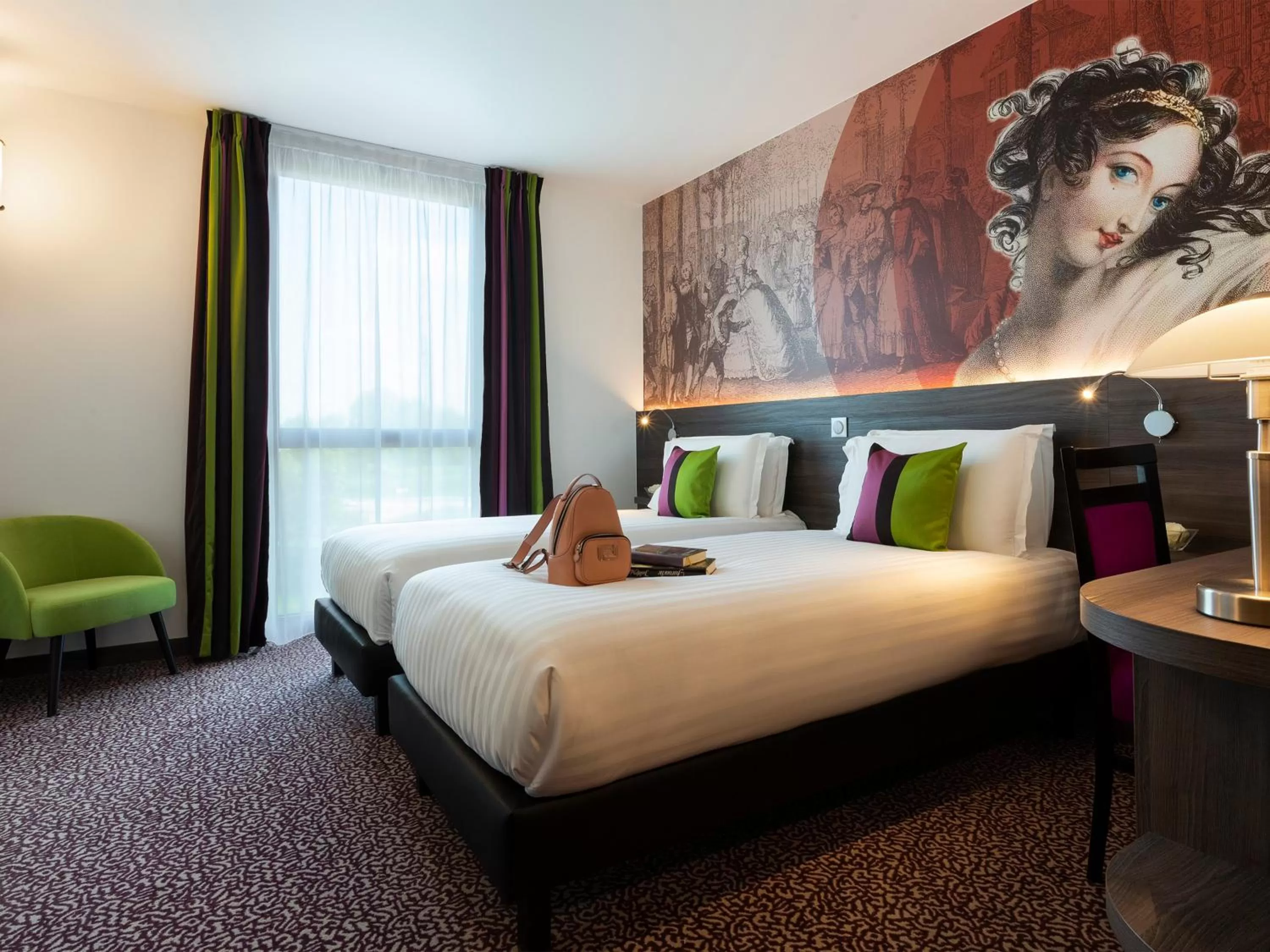 Bed in Hôtel Roi Soleil Prestige Plaisir - St Quentin