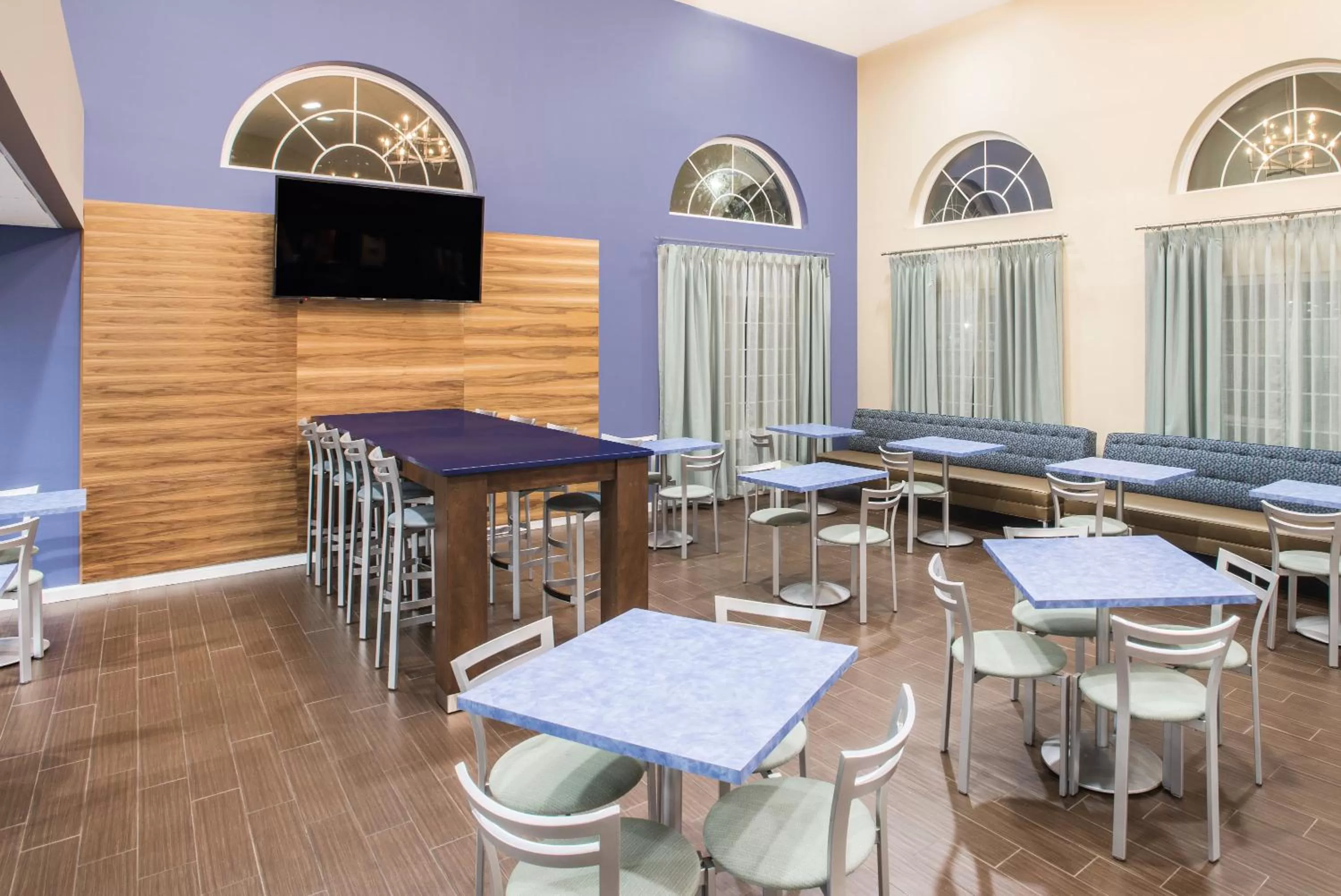 Area and facilities in Days Inn & Suites by Wyndham Cherry Hill - Philadelphia
