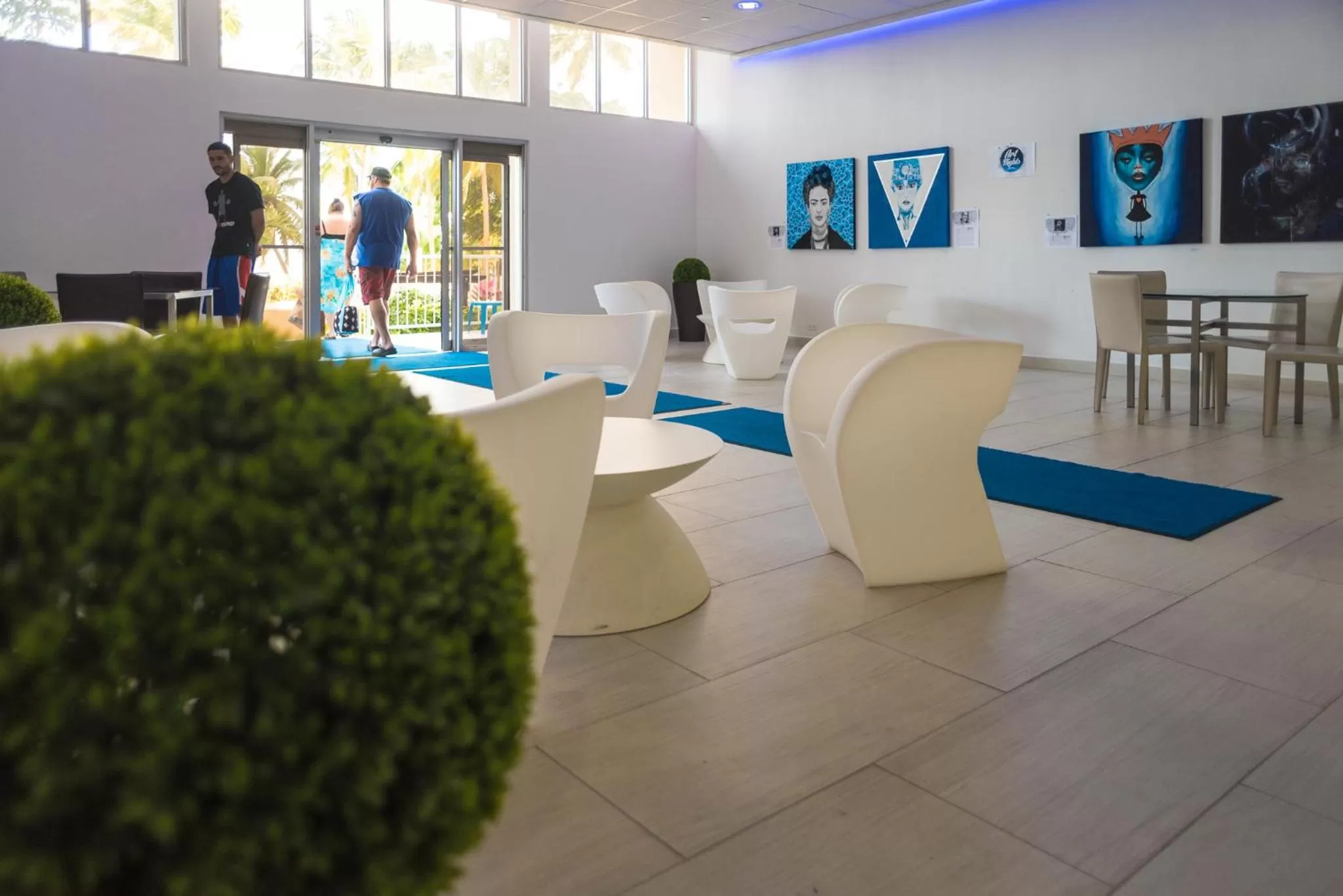 Communal lounge/ TV room in OCEAN VIEW DELUXE SUITE: PVT. BEACH & POOL