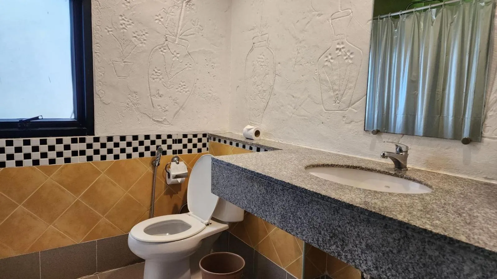 Bathroom in Pattaya Garden Resort