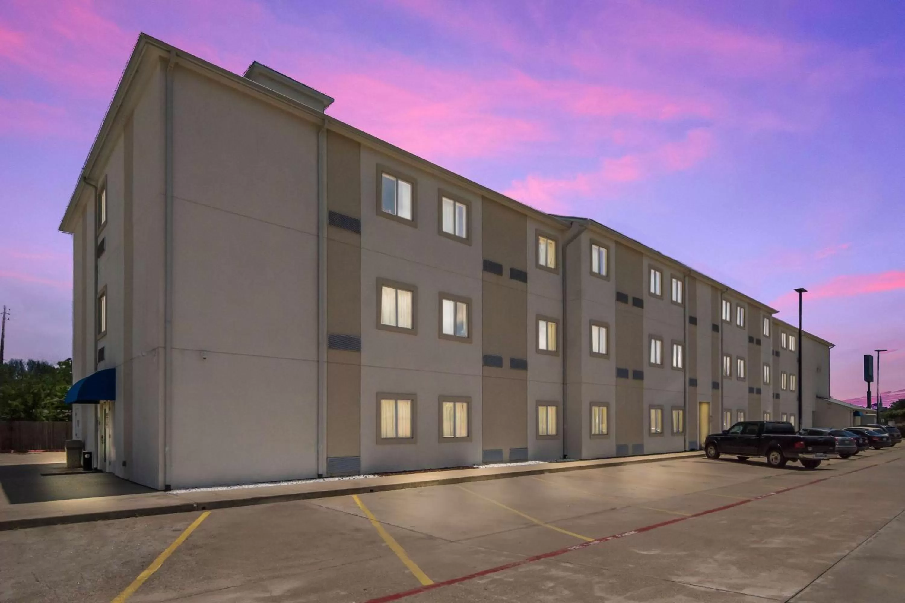 Property building in Motel 6-Cleburne, TX