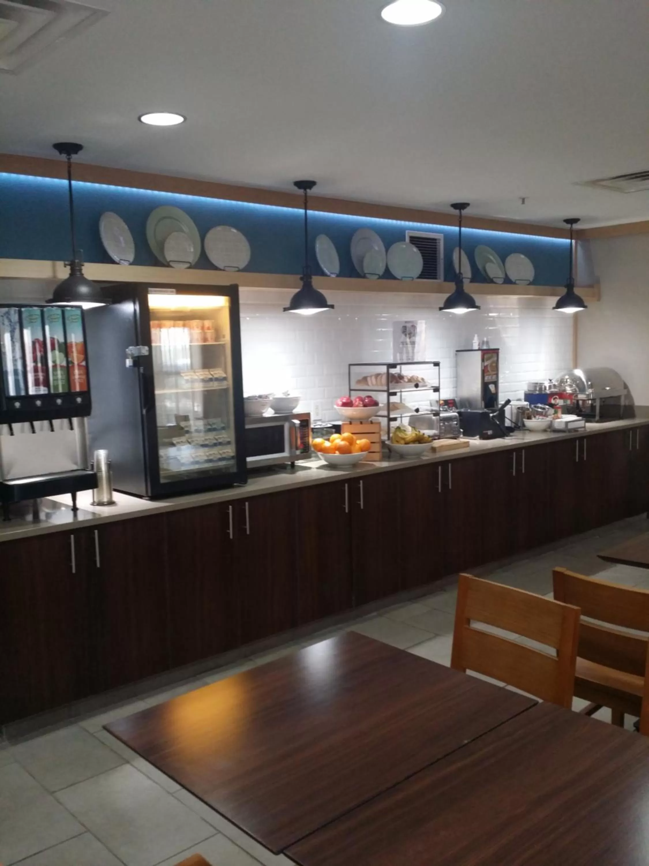 Breakfast in Garner Hotel Gillette South by IHG