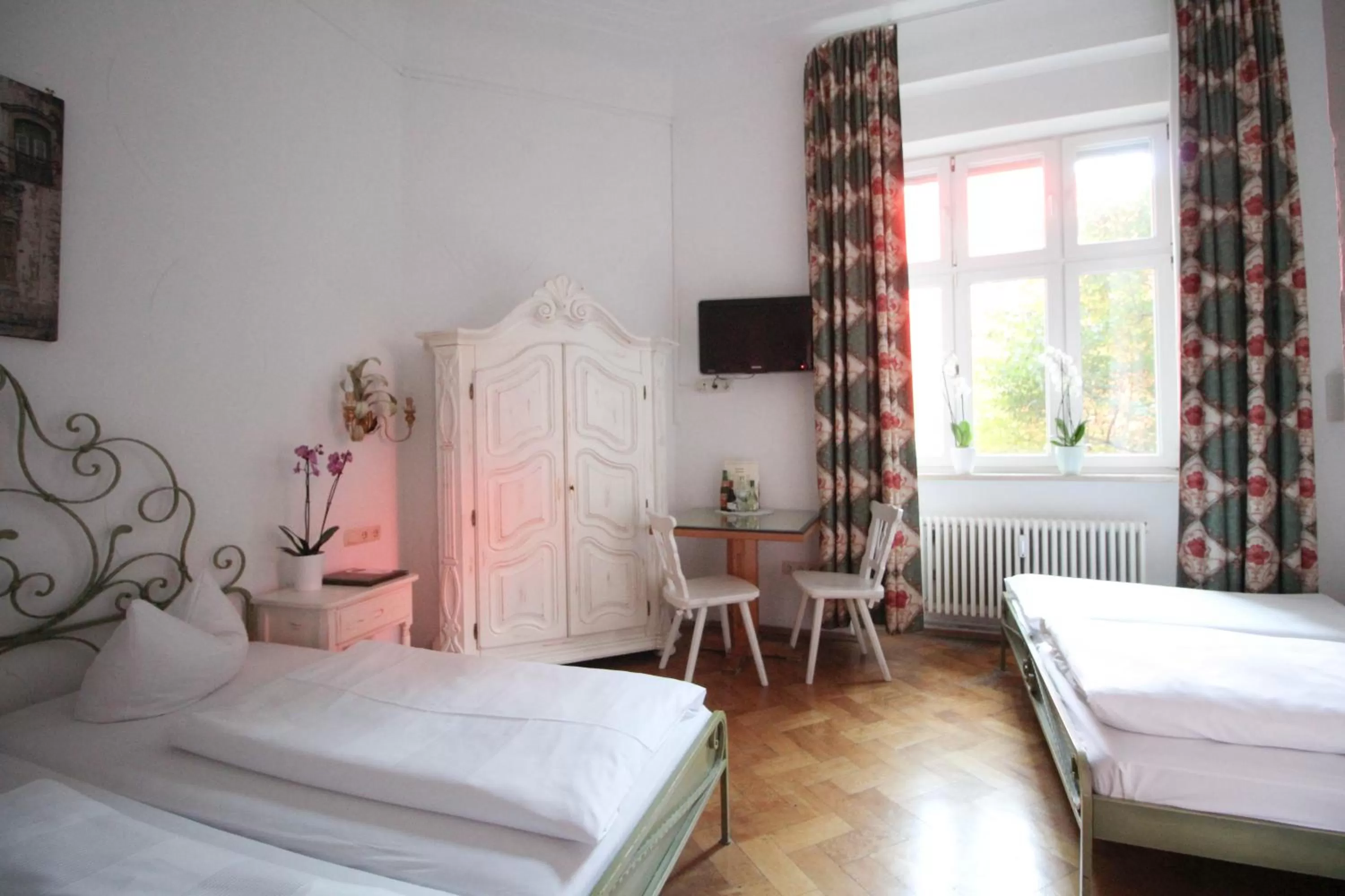 Toilet, Bed in Hotel Seibel