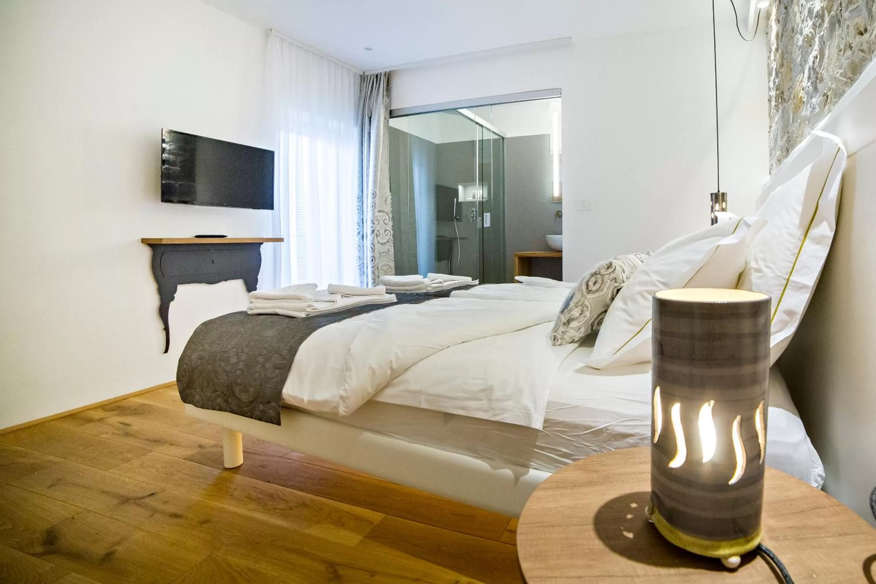 Photo of the whole room in MEMENTO B&B Piran