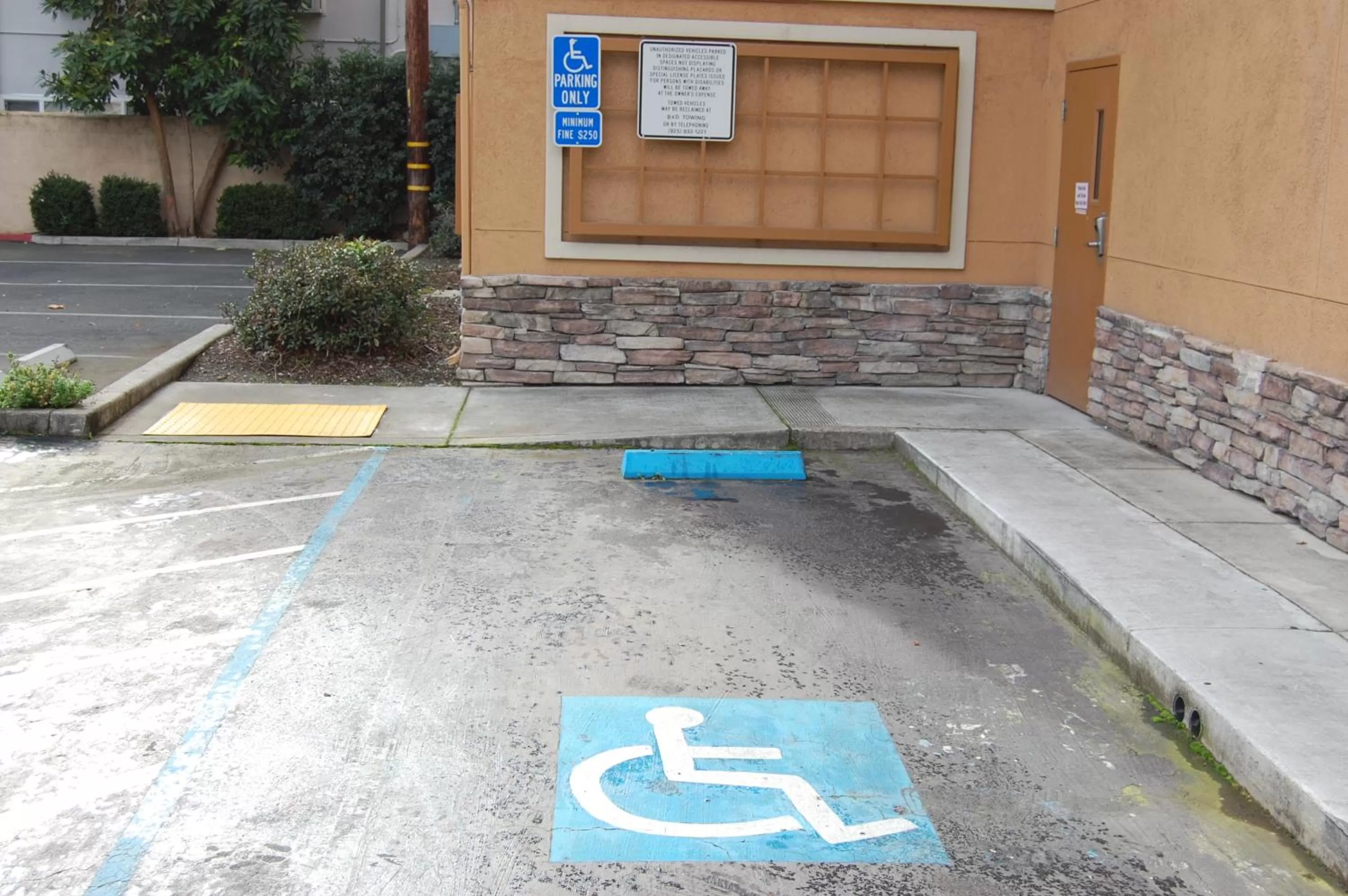 Facility for disabled guests in Pleasant Hill Inn