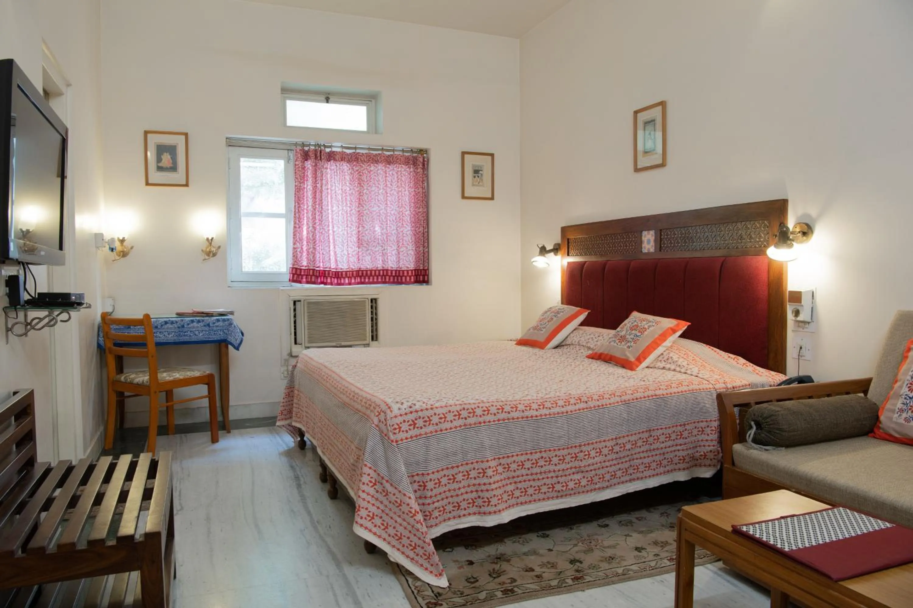 Photo of the whole room, Bed in Tara Niwas