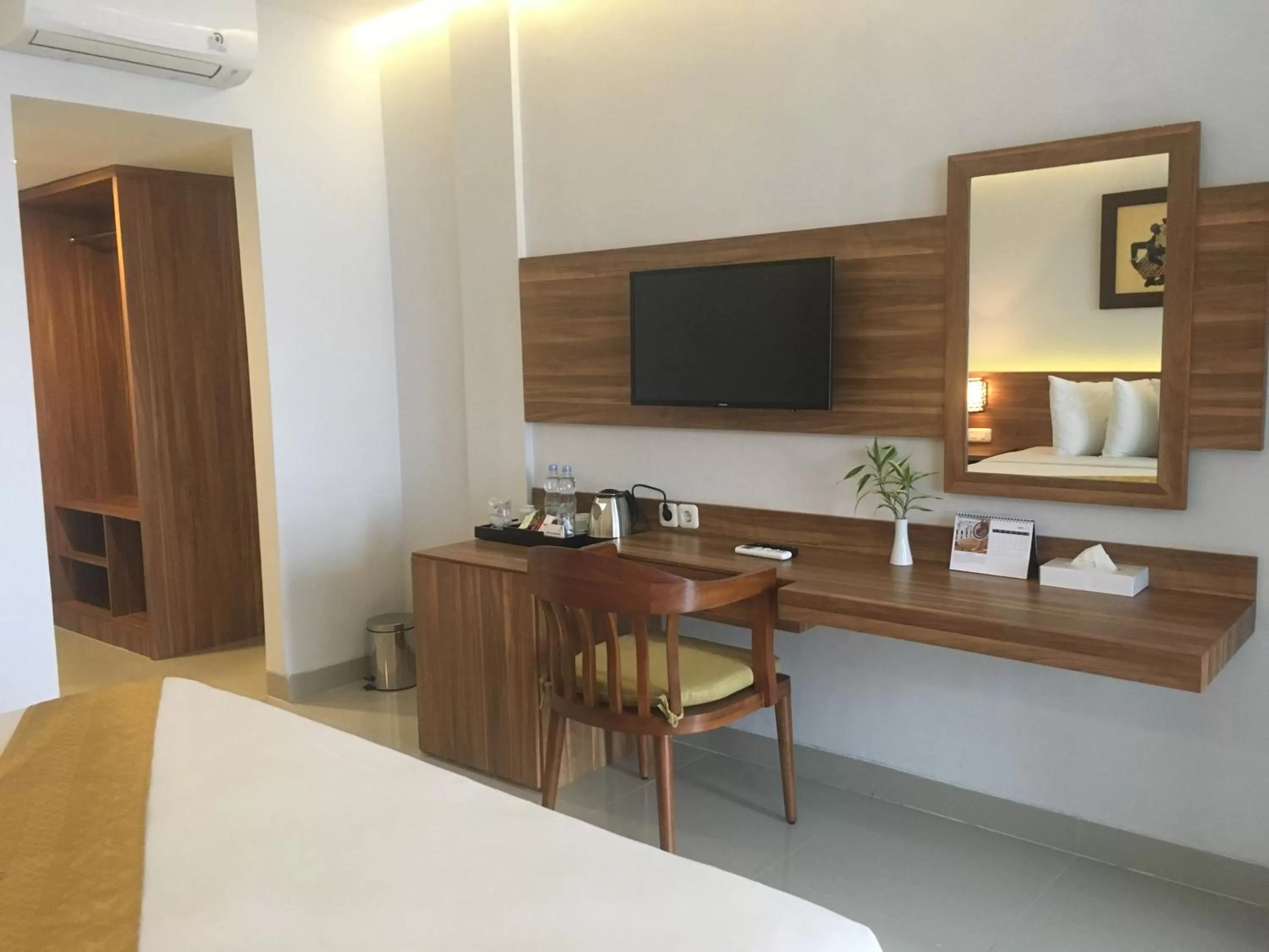 TV and multimedia in Inna Tretes Hotel & Resort