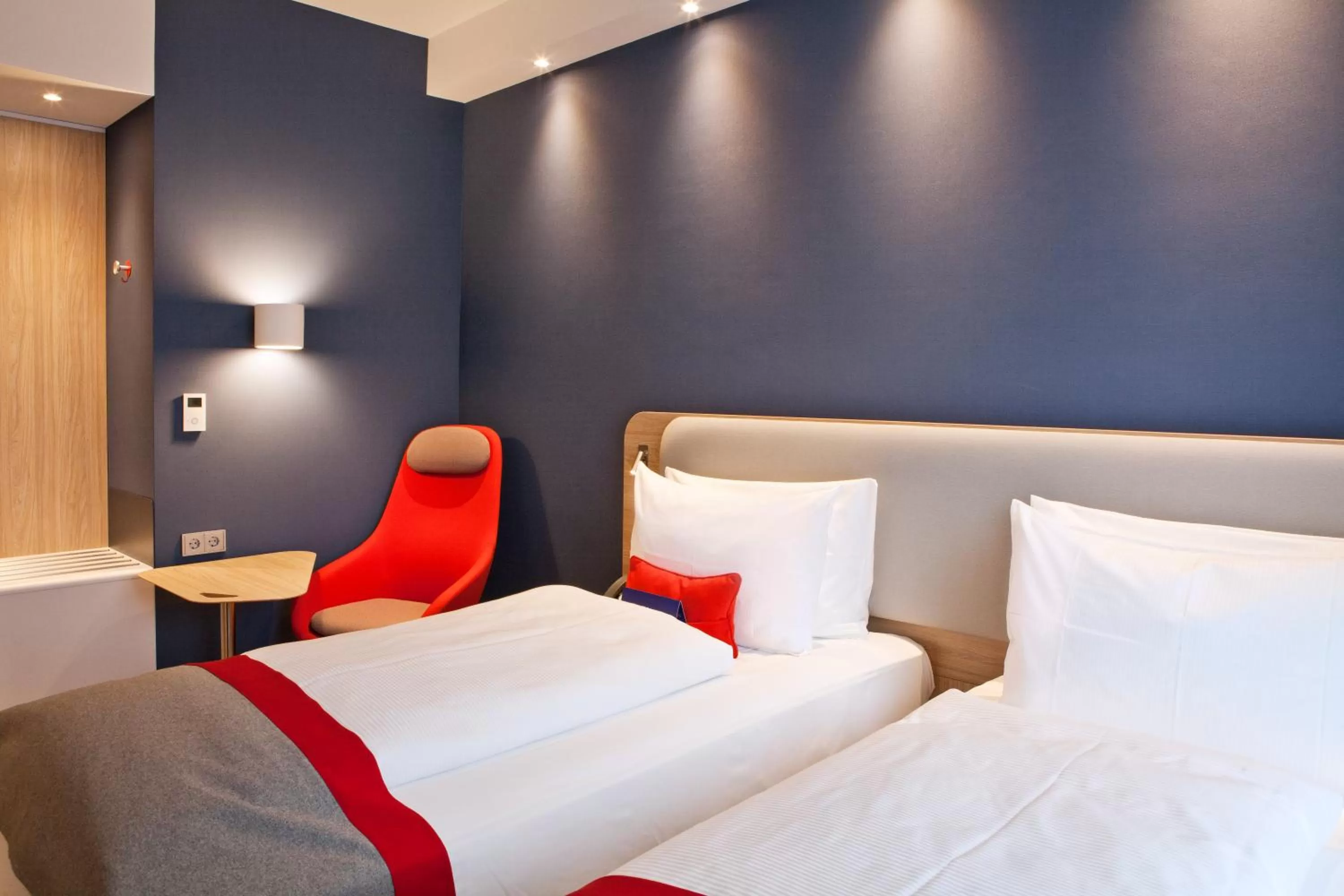Bed in Holiday Inn Express - Saarbrücken by IHG