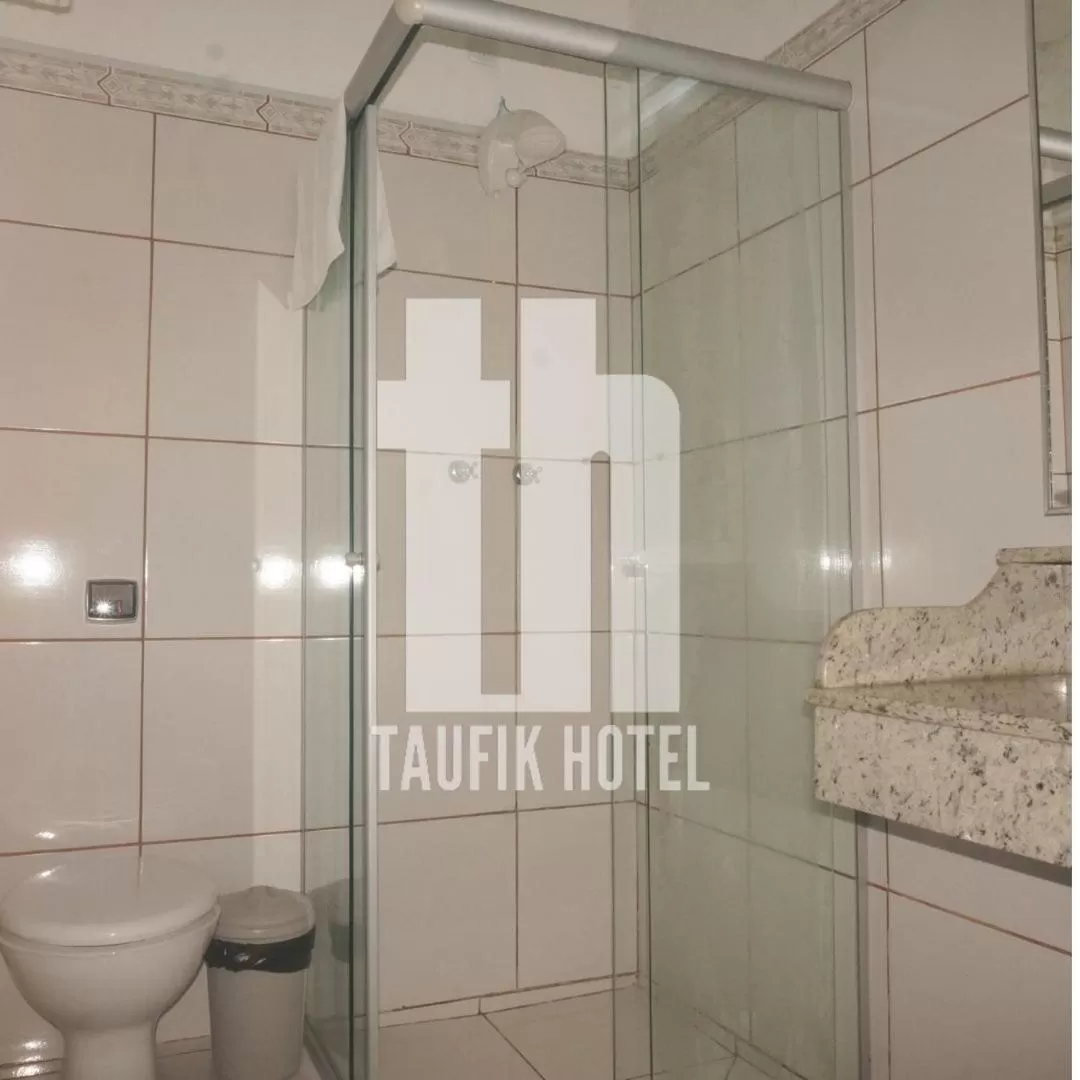 Shower, Bathroom in Taufik Hotel