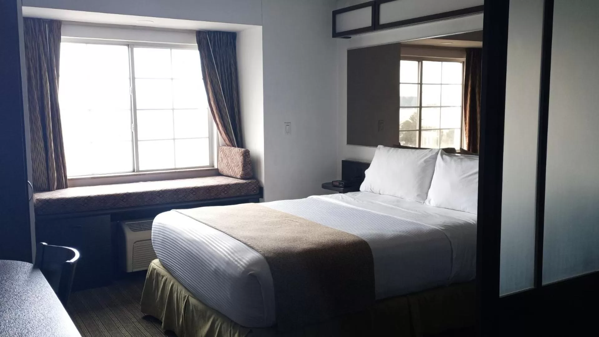 Bedroom, Bed in Microtel Inn and Suites by Wyndham Toluca