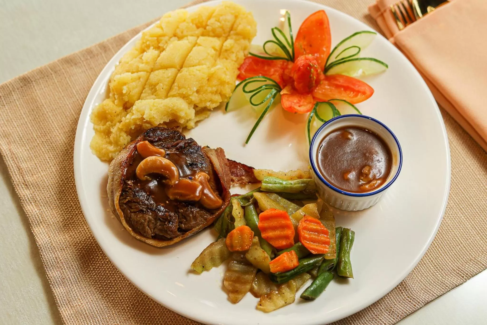 Food and drinks in Kingswick Residences & Lodge