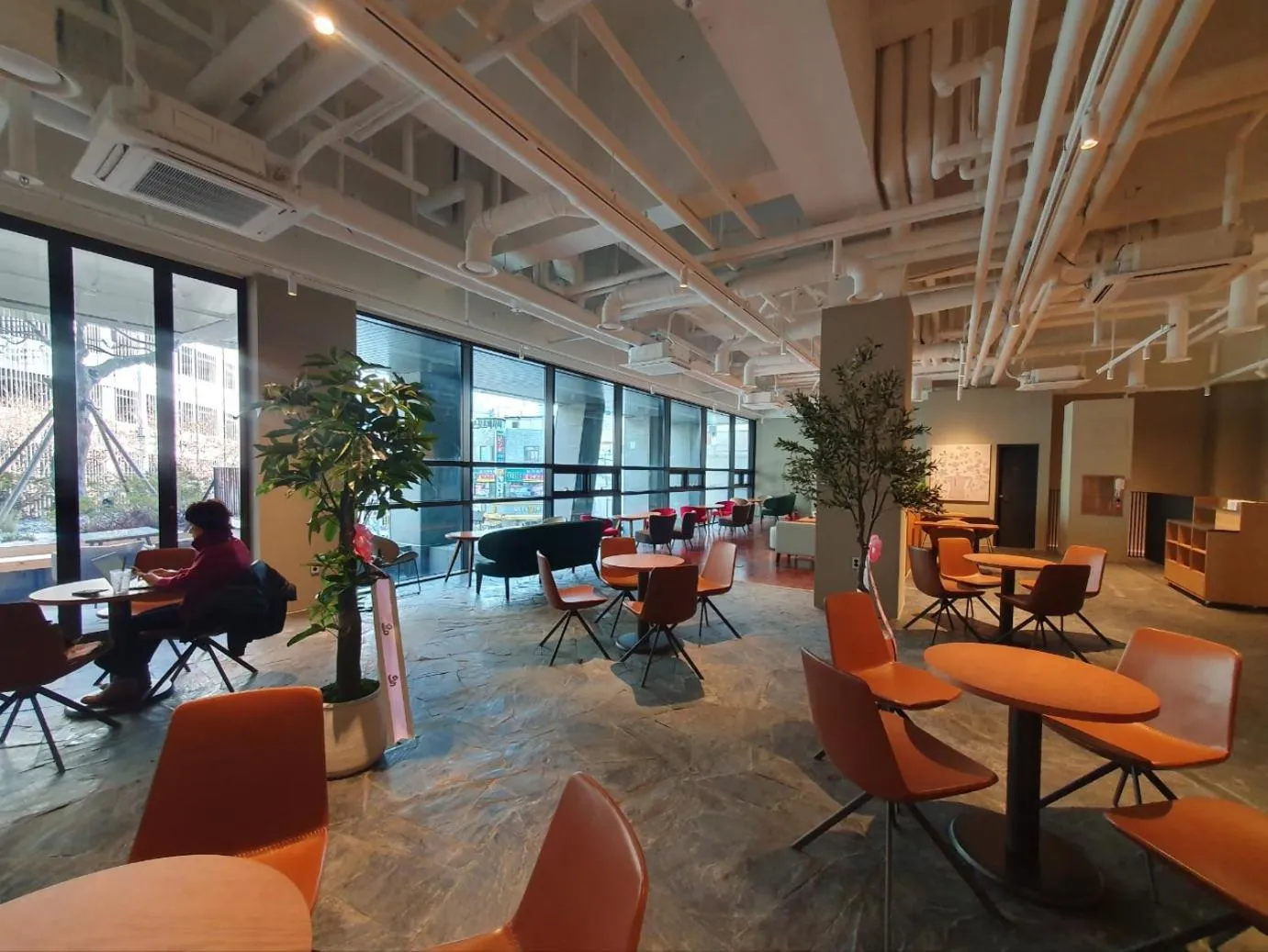 Restaurant/places to eat in Busan Business Hotel