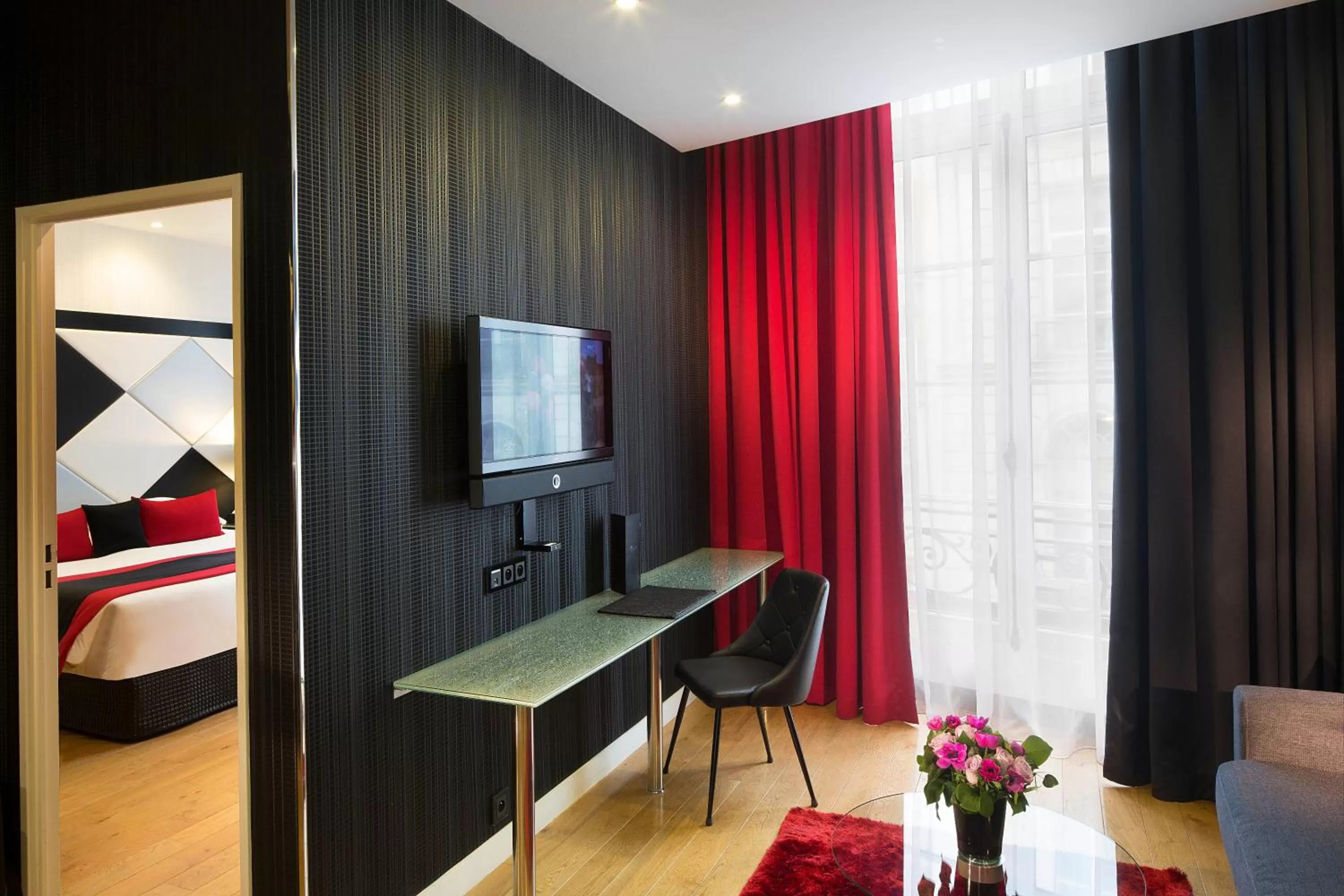 TV and multimedia in L'Empire Paris - Louvre